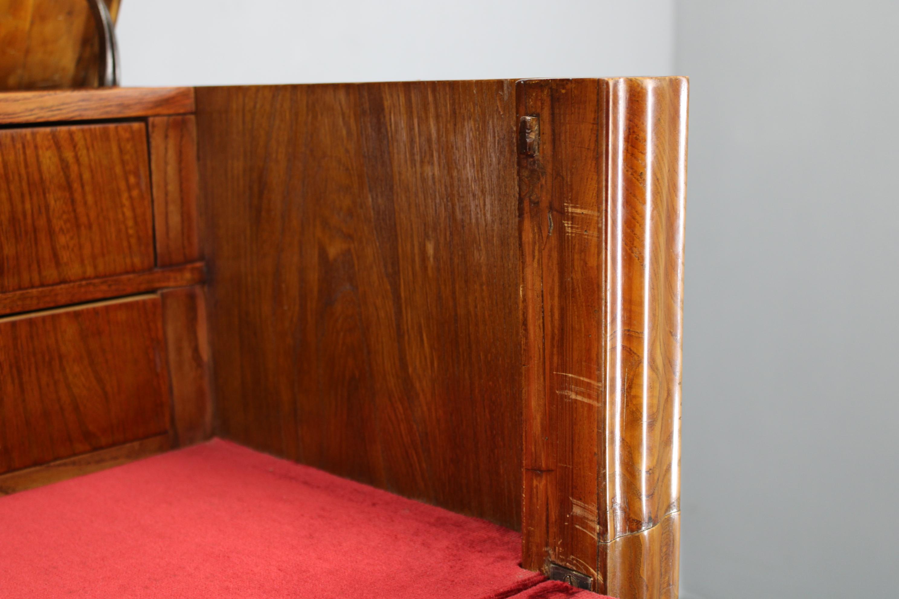 1930er Jahre Antiker Schrank mit Schreibfläche in Nussbaum, Tschechoslowakei im Angebot 10