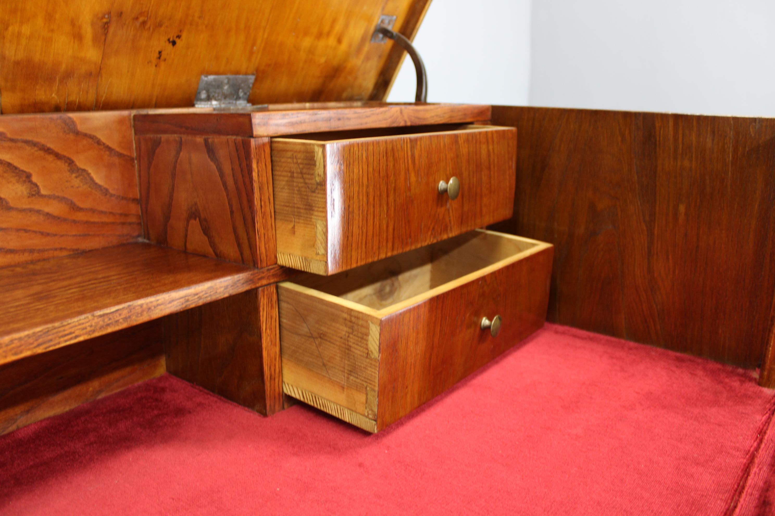 1930er Jahre Antiker Schrank mit Schreibfläche in Nussbaum, Tschechoslowakei im Angebot 13