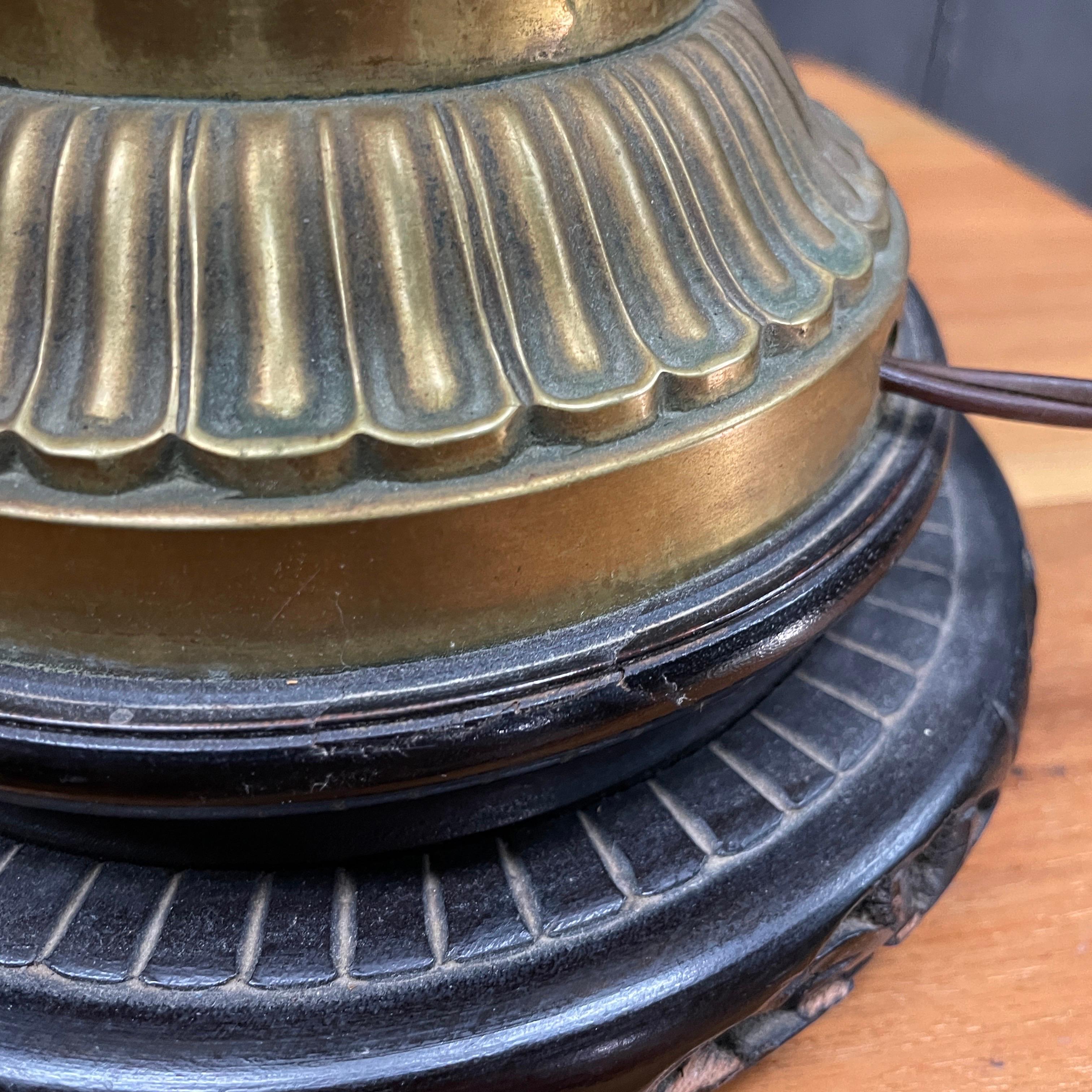 1930s Antique Chinese Brass Lotus Table Lamp, Hollywood Regency For Sale 10