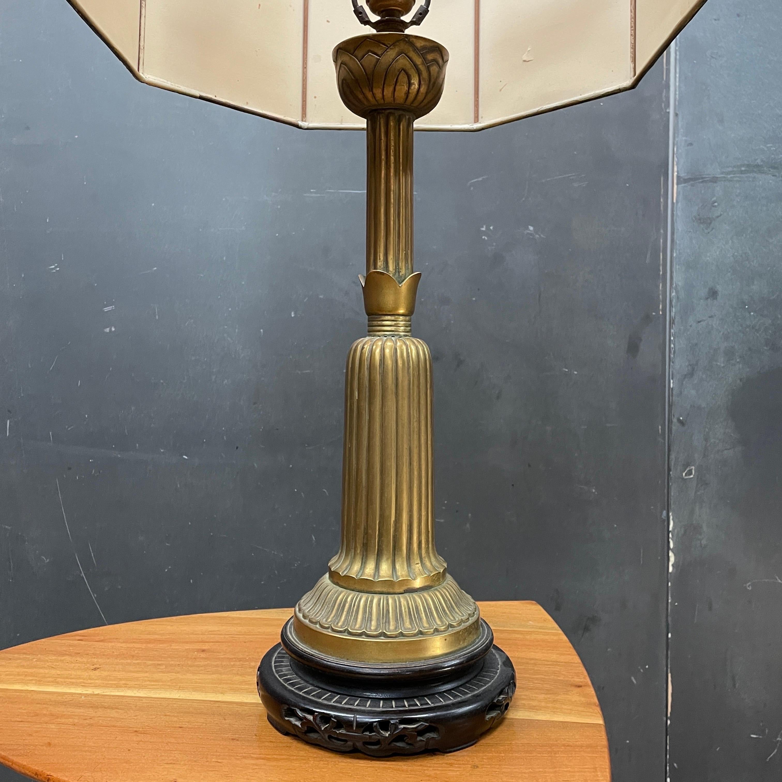 1930s Antique Chinese Brass Lotus Table Lamp, Hollywood Regency For Sale 3