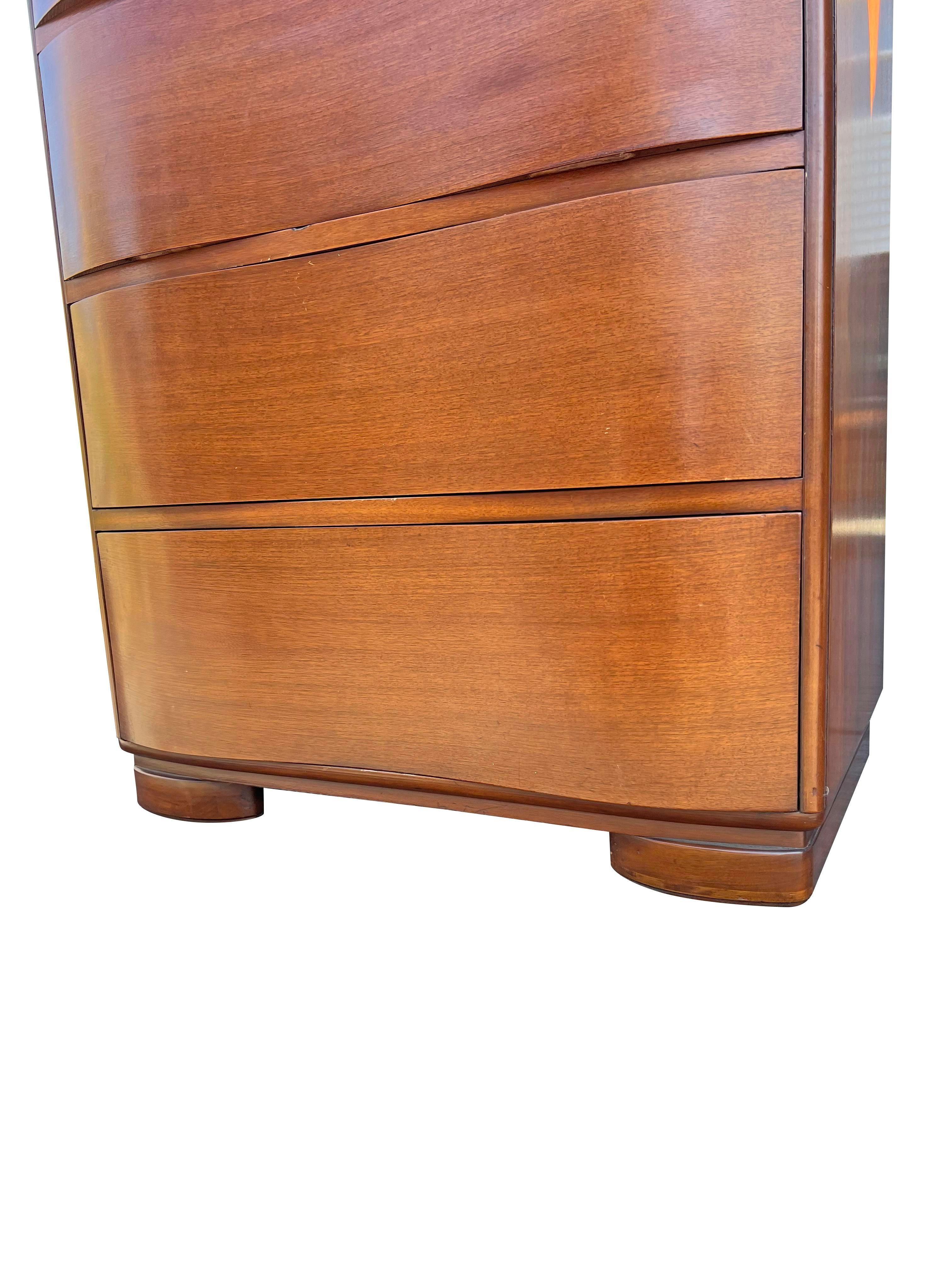 1930 Antigua Cómoda alta de frente ondulado estilo Deco Art Decó en venta