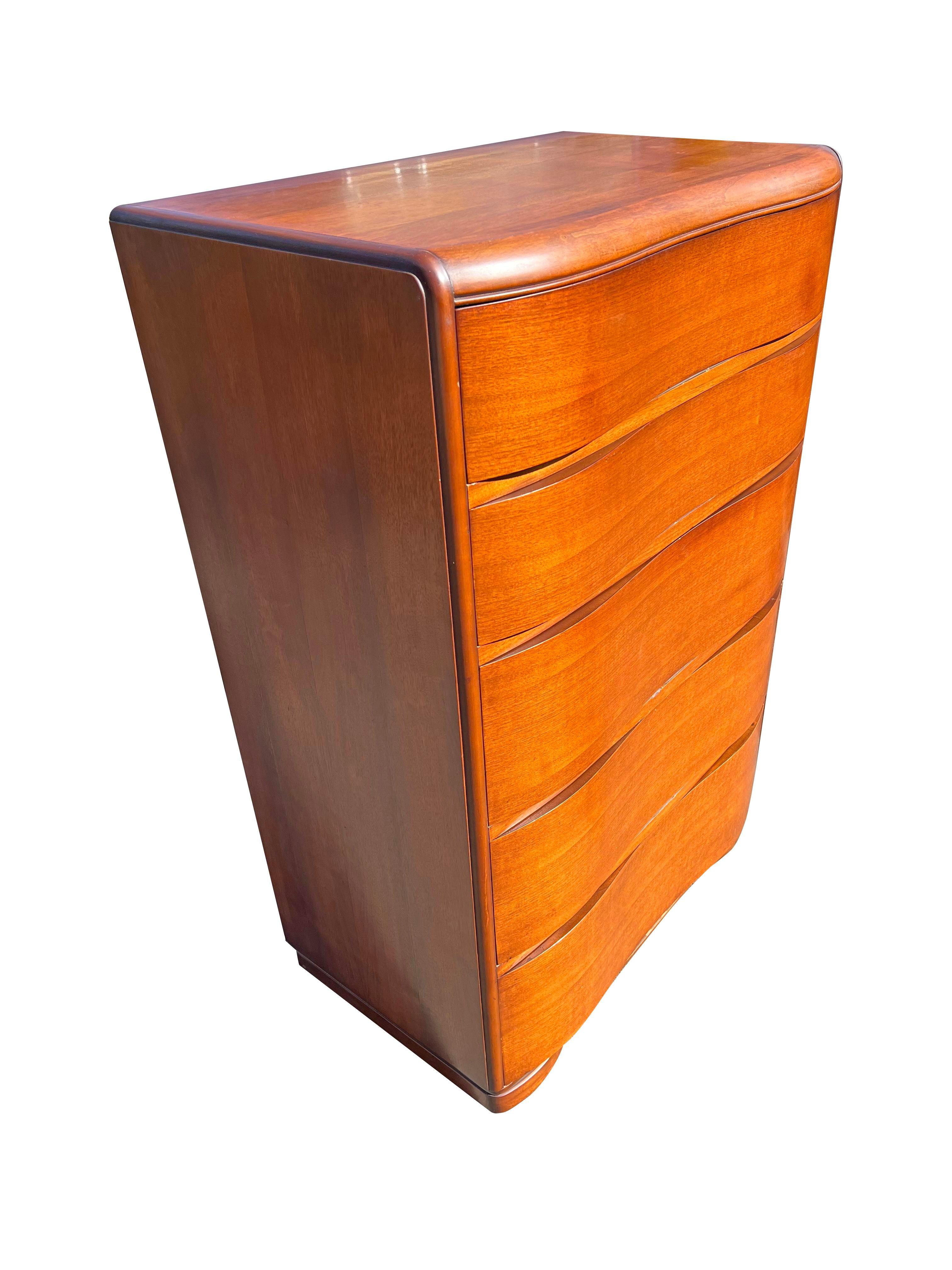 1930 Antigua Cómoda alta de frente ondulado estilo Deco en venta 1