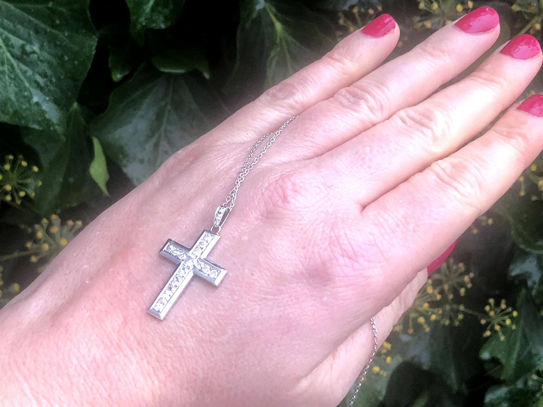 1930s Antique Diamond and White Gold Cross Pendant For Sale 1