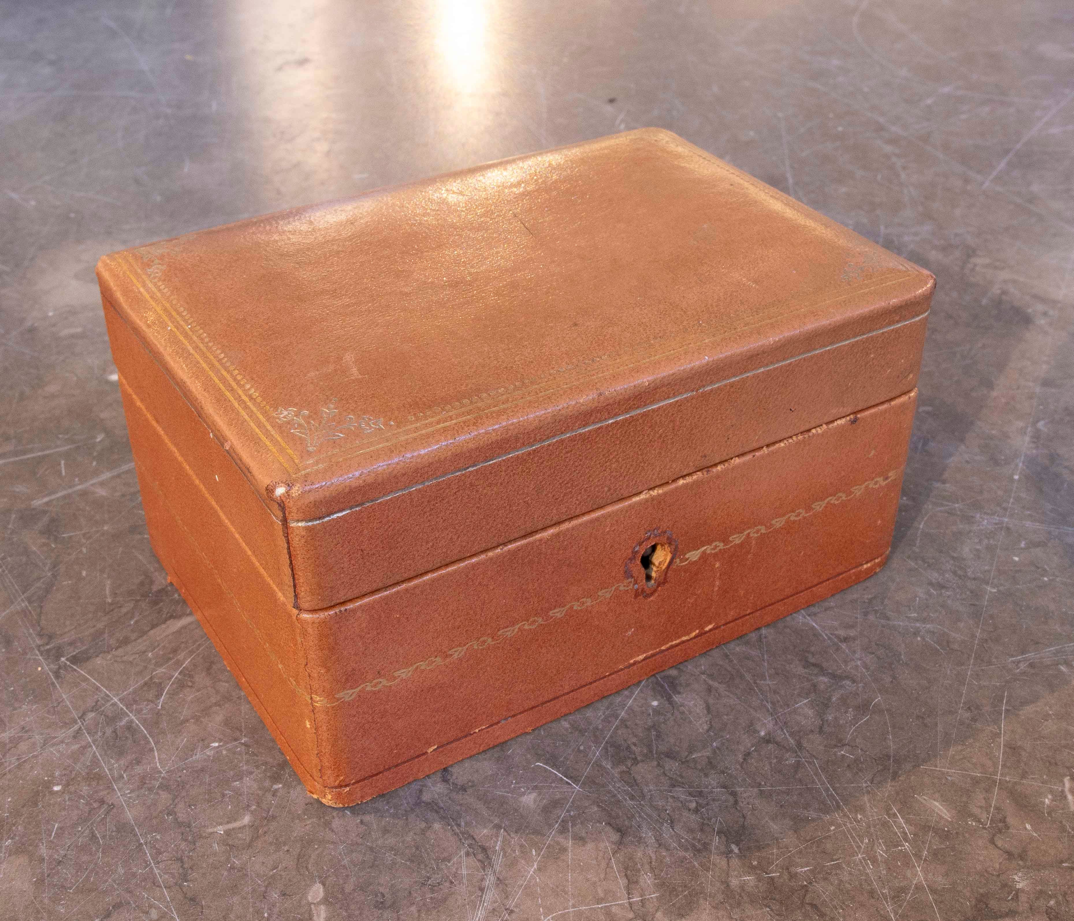 1930s Antique English Brown Leather Box with Original Lock For Sale