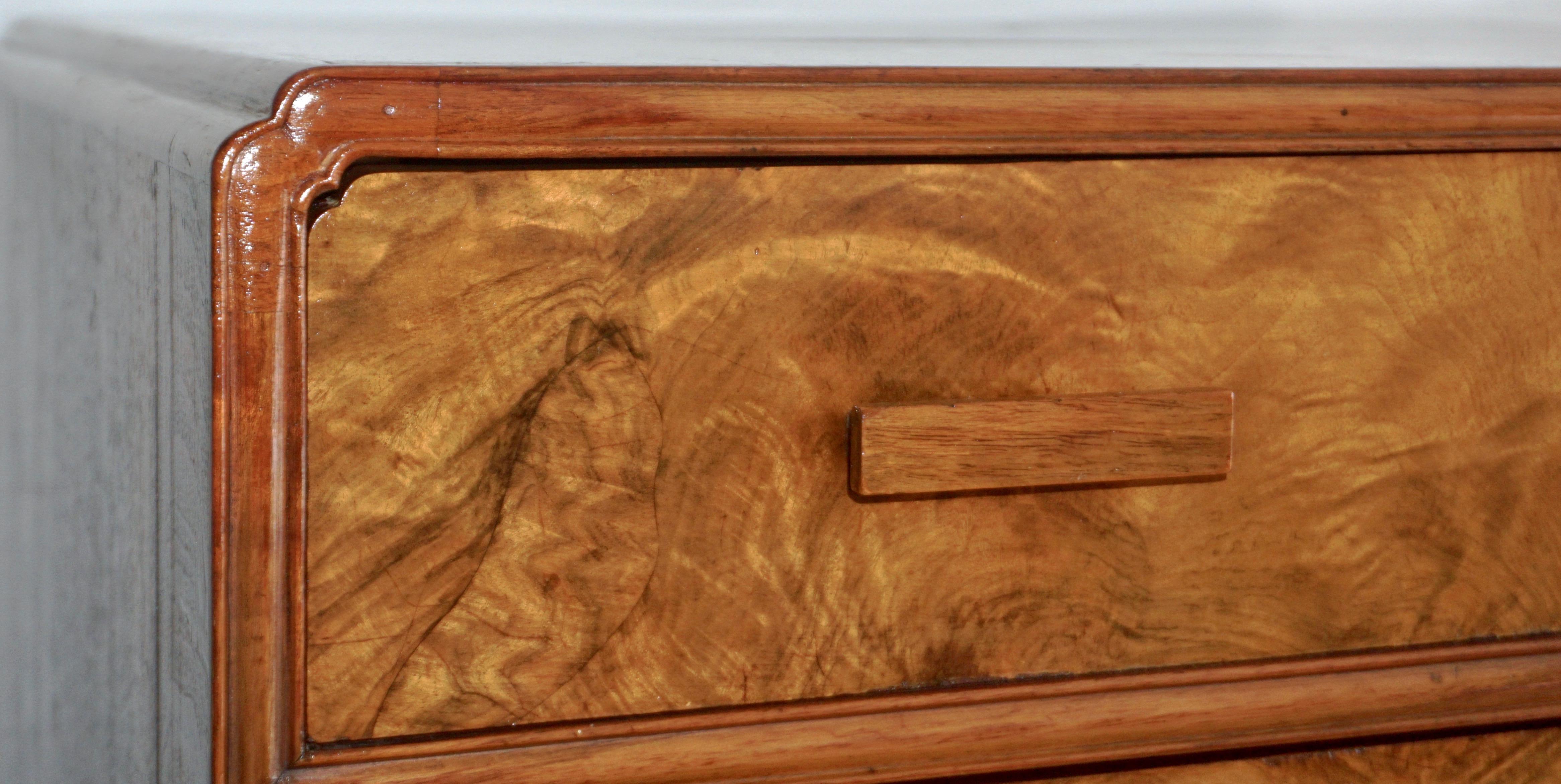 1930s Antique French Art Deco Figured Veneer Walnut 7-Drawer Chest Semainier In Good Condition In New York, NY