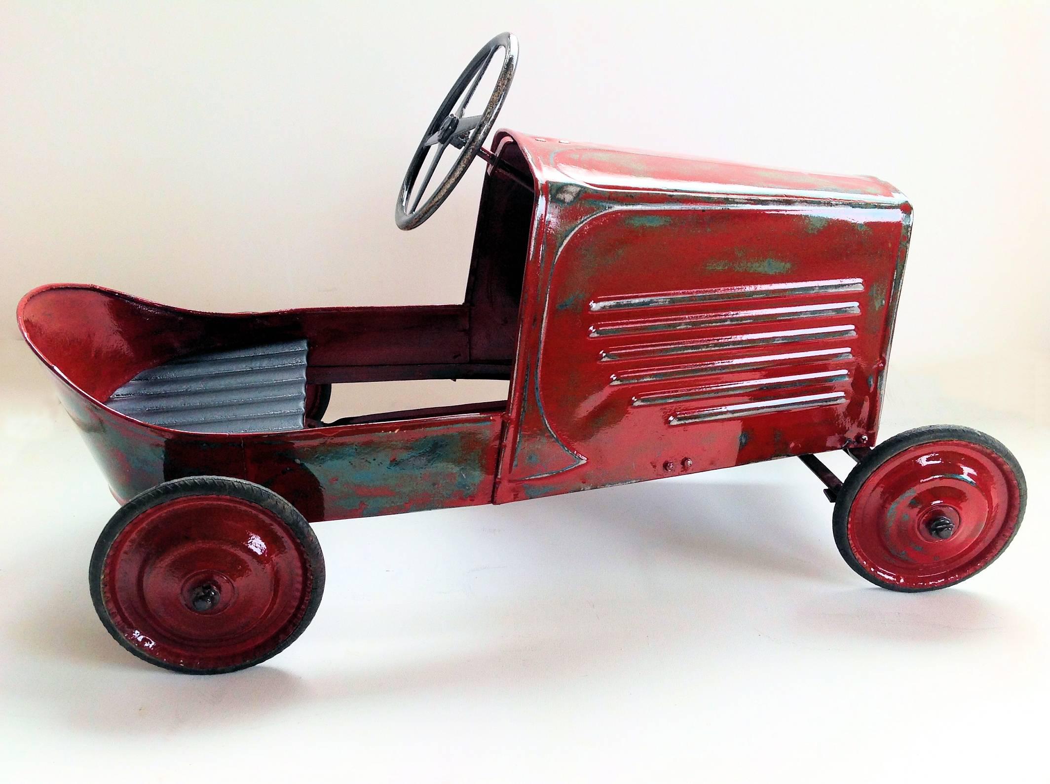 1930s Antique French Child's Pedal Car In Good Condition In Devon, England