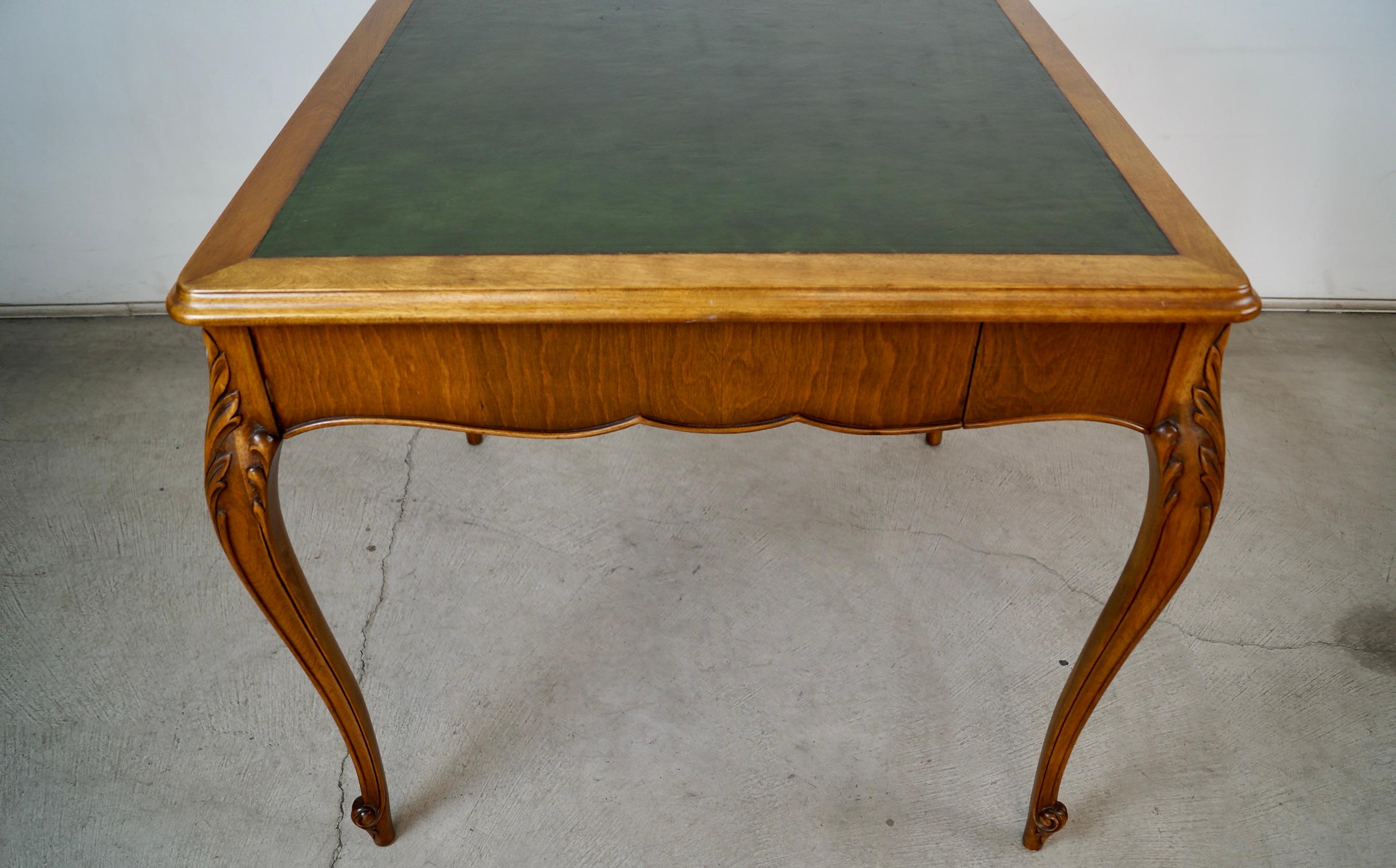Table de poker / table de jeu en cuir Antique French Style Louis XV des années 1930 en vente 6