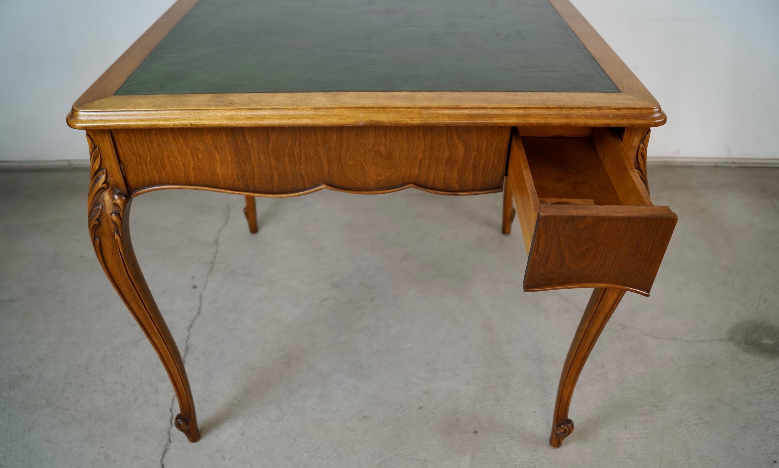Table de poker / table de jeu en cuir Antique French Style Louis XV des années 1930 en vente 7
