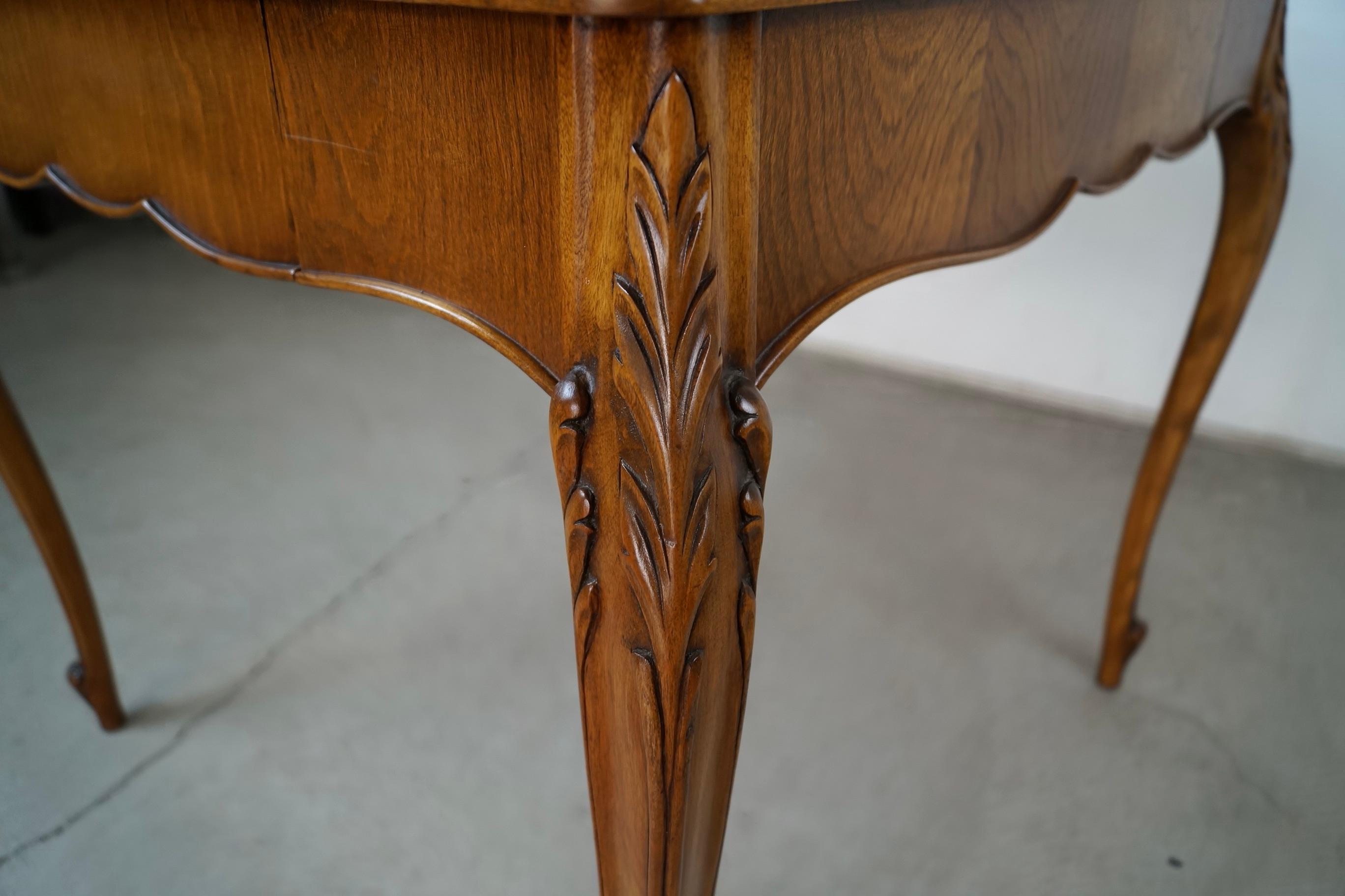Table de poker / table de jeu en cuir Antique French Style Louis XV des années 1930 en vente 11