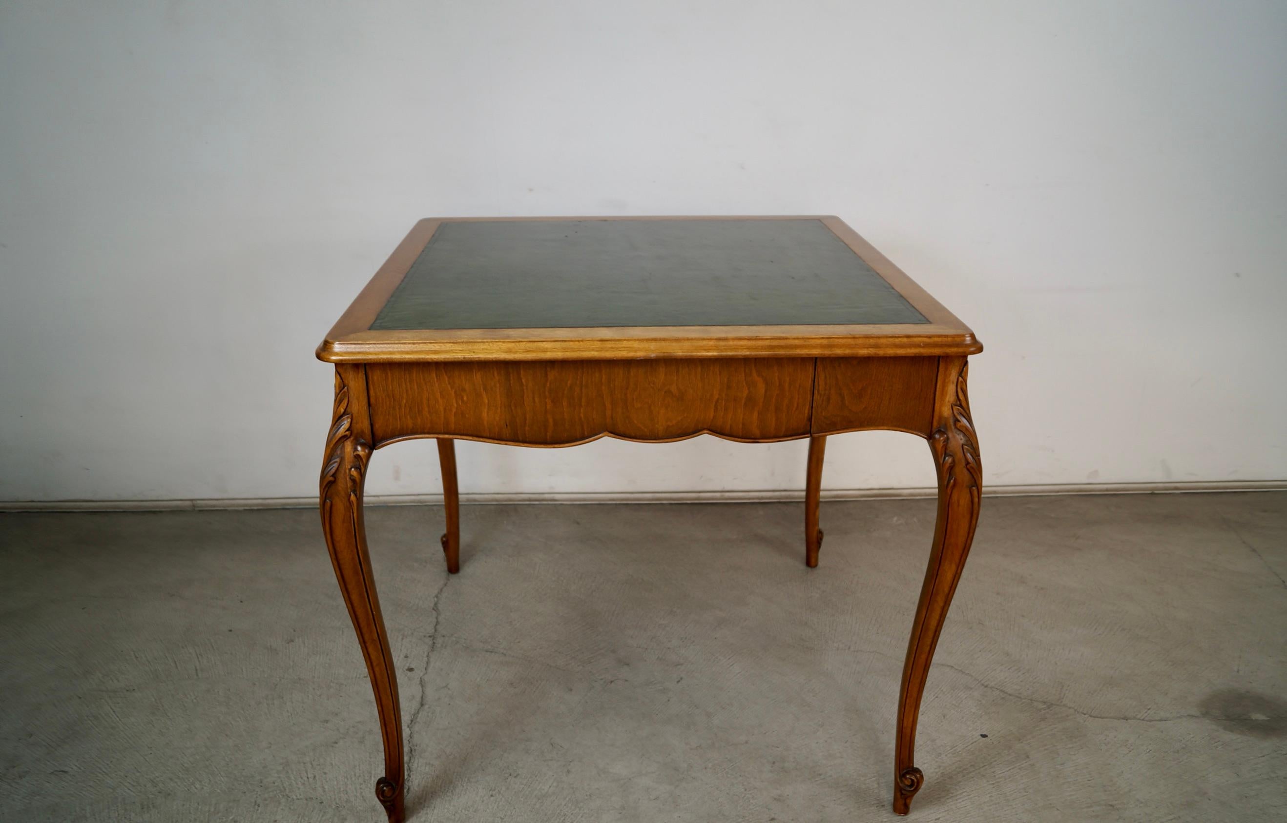 Table de poker / table de jeu en cuir Antique French Style Louis XV des années 1930 Bon état - En vente à Burbank, CA