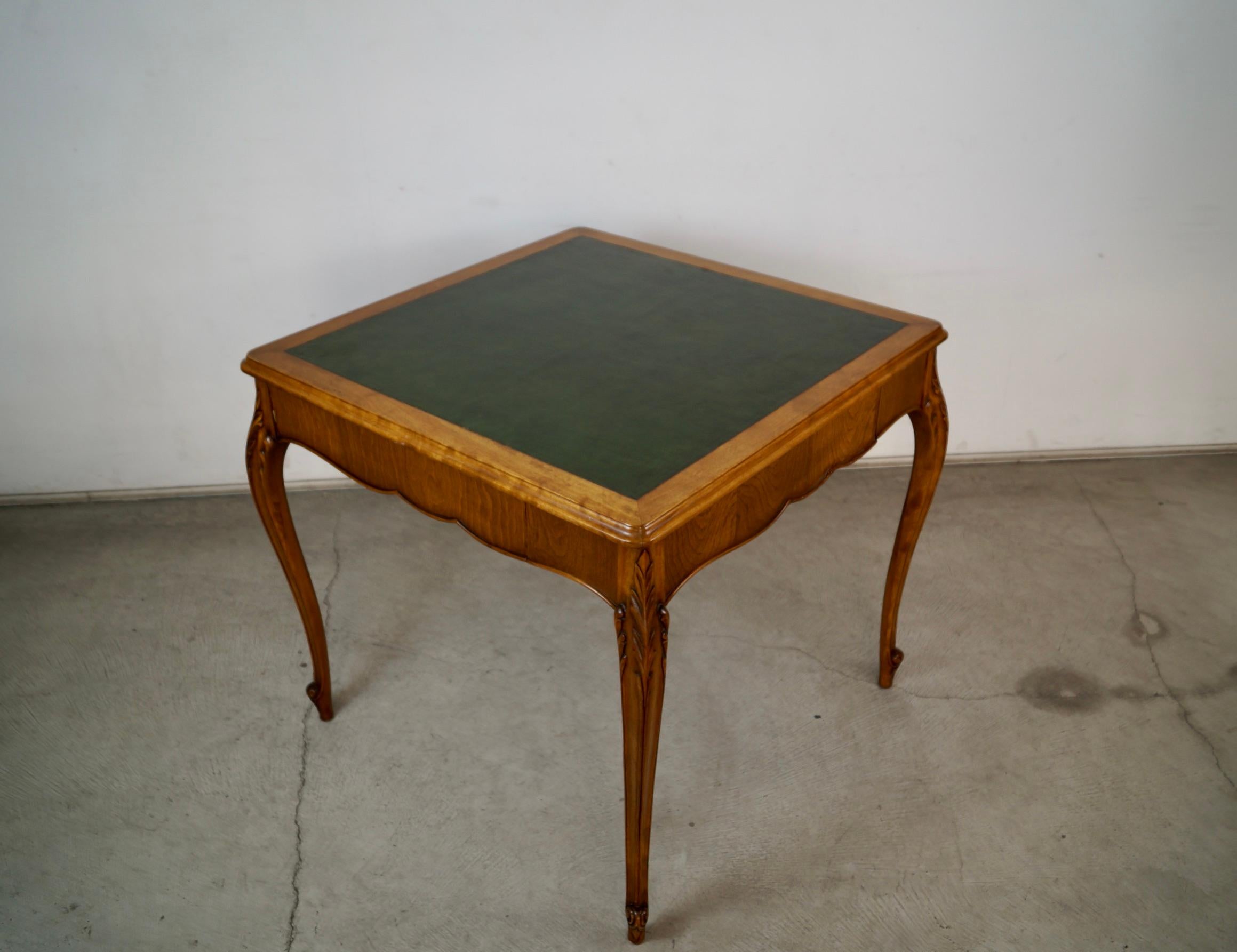 Cuir Table de poker / table de jeu en cuir Antique French Style Louis XV des années 1930 en vente