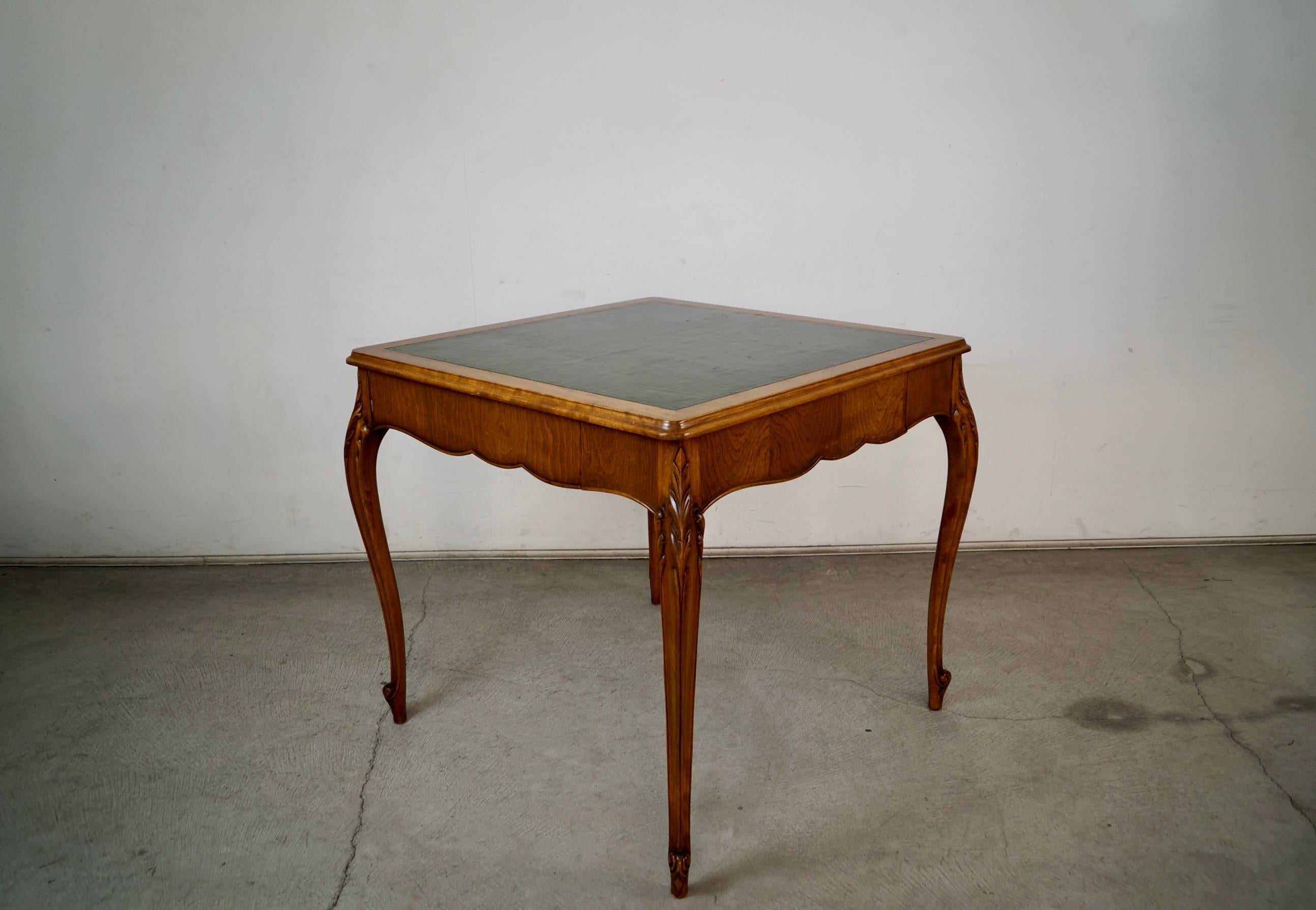 Table de poker / table de jeu en cuir Antique French Style Louis XV des années 1930 en vente 1