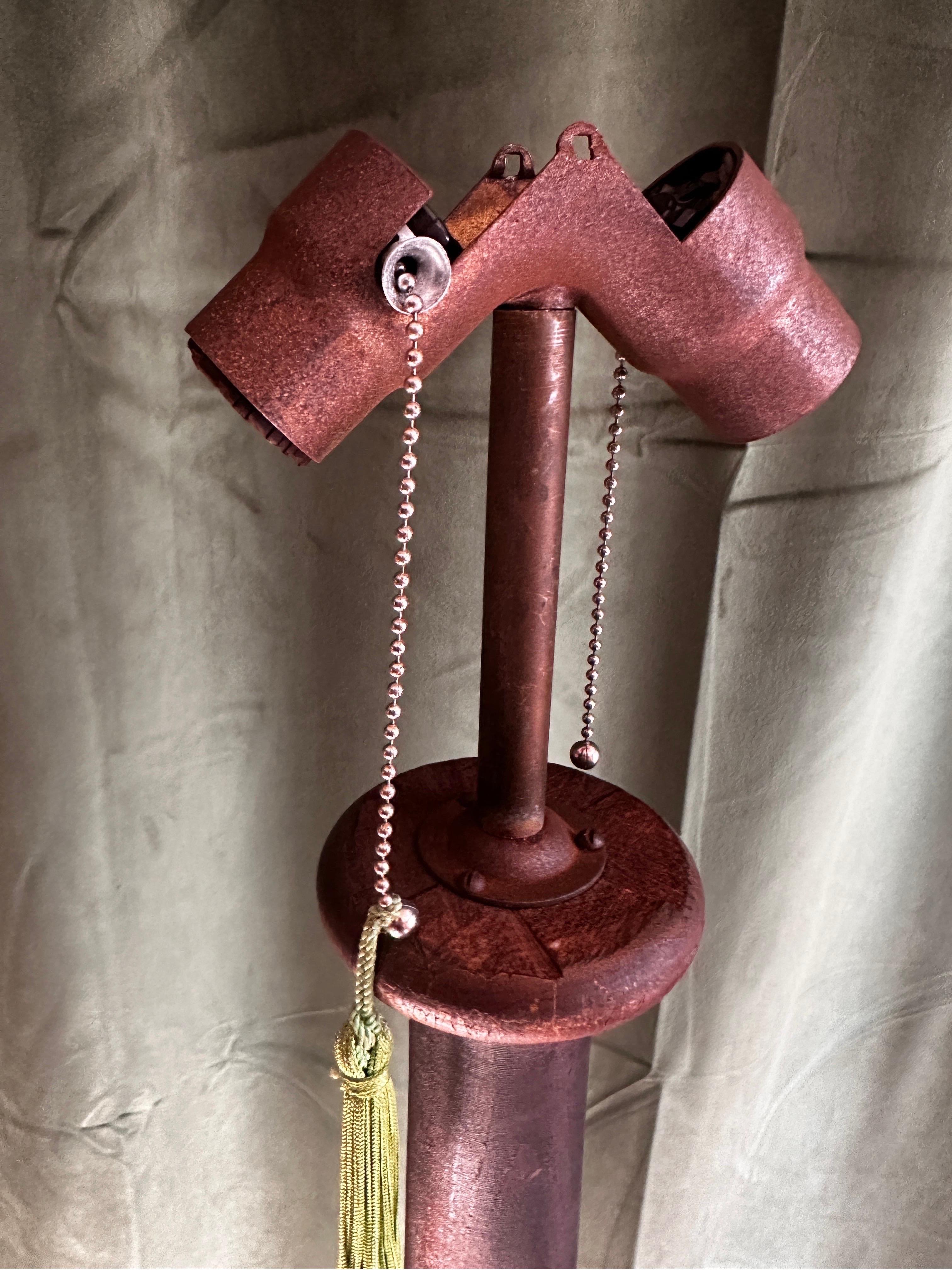 Antike japanische Chinoserie-Stehlampe aus bemaltem Holz, Japonisme, 1930er Jahre im Zustand „Starke Gebrauchsspuren“ im Angebot in Farmingdale, NJ