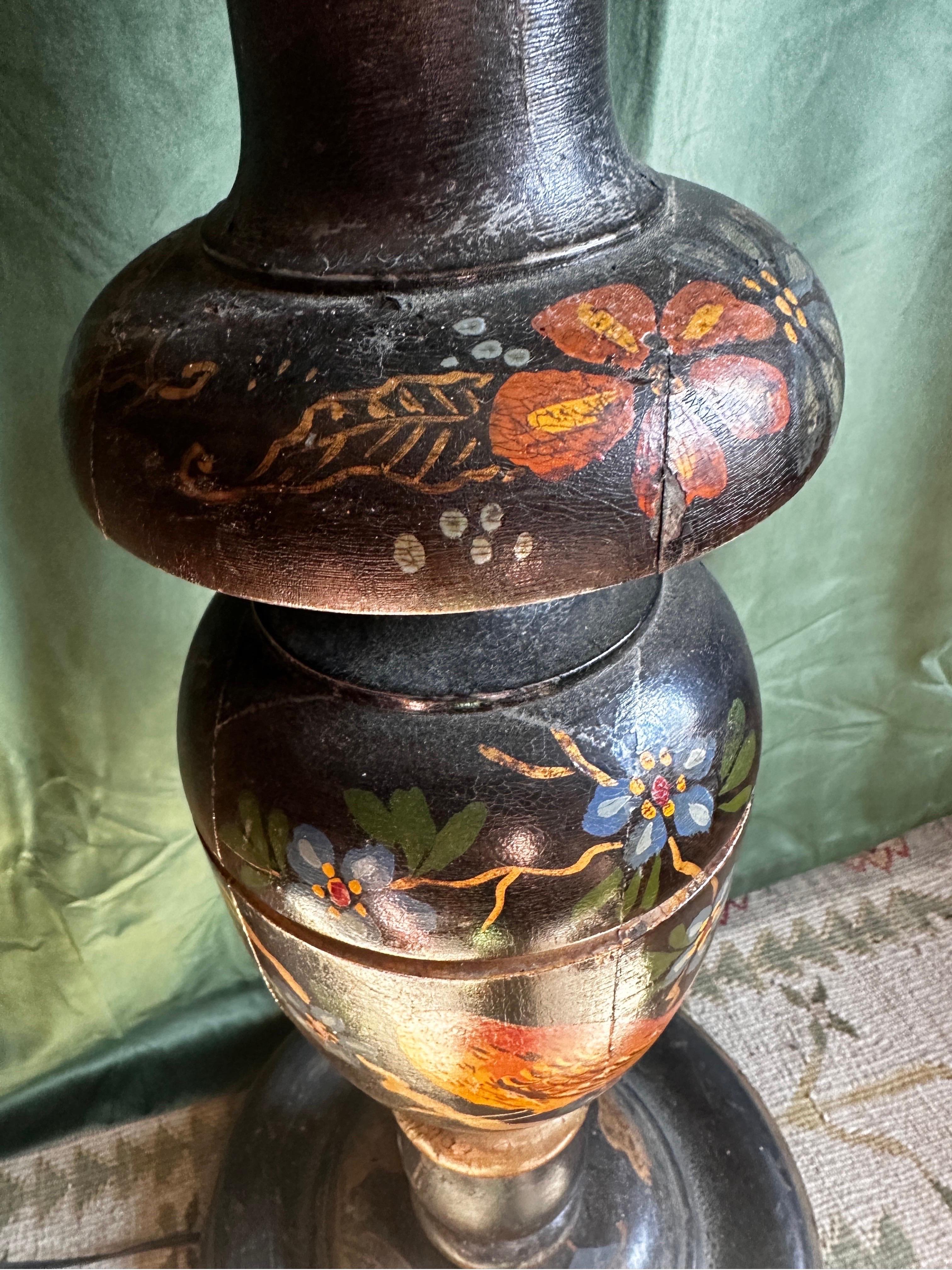 Antike japanische Chinoserie-Stehlampe aus bemaltem Holz, Japonisme, 1930er Jahre im Angebot 1