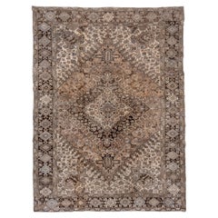 Tapis persan ancien Heriz des années 1930, palette neutre, accents gris