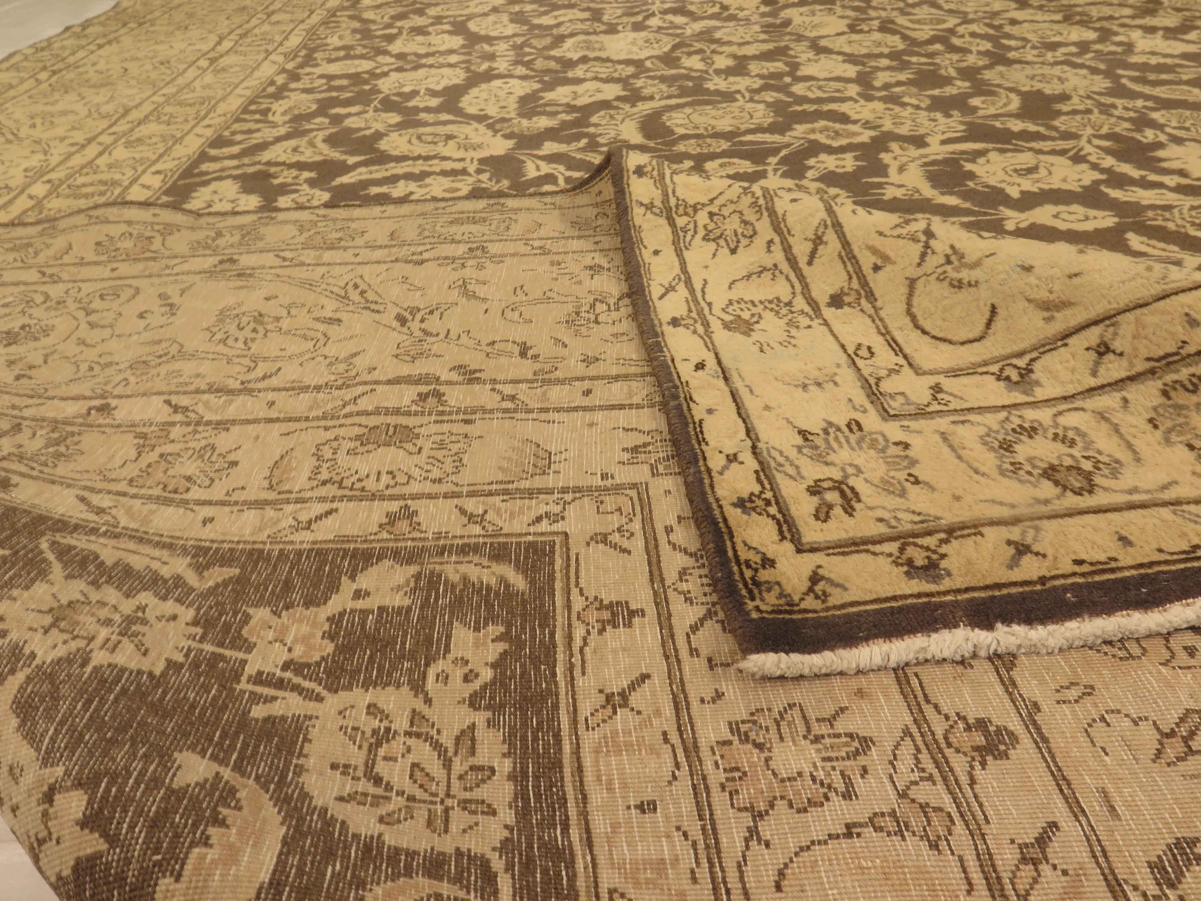1930s Antique Persian Kerman Rug with Earth Colored Floral Design In Excellent Condition For Sale In Dallas, TX