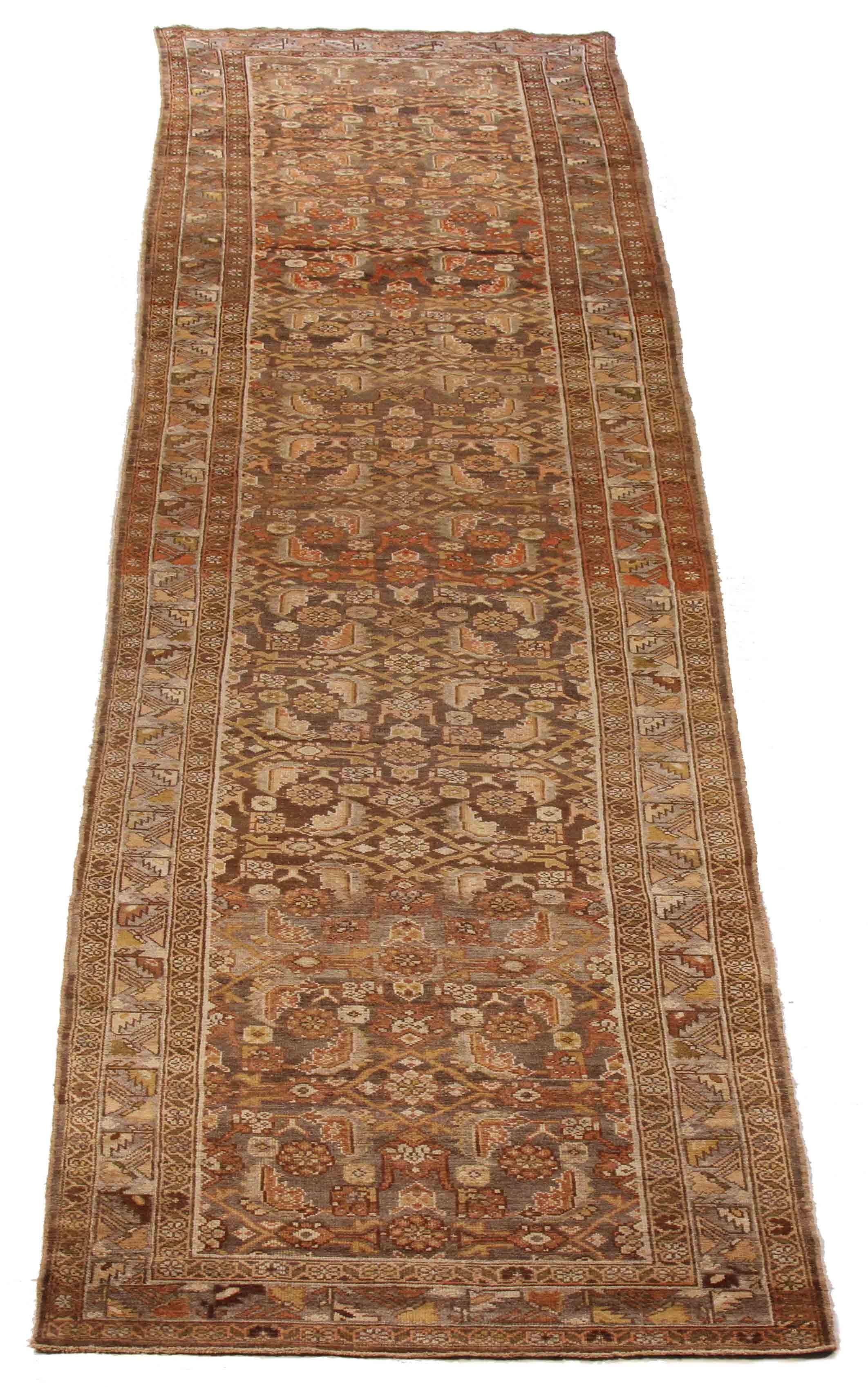 1930s Antique Persian Rug Malayer Design With Unique Tribal Patterns In Excellent Condition For Sale In Dallas, TX