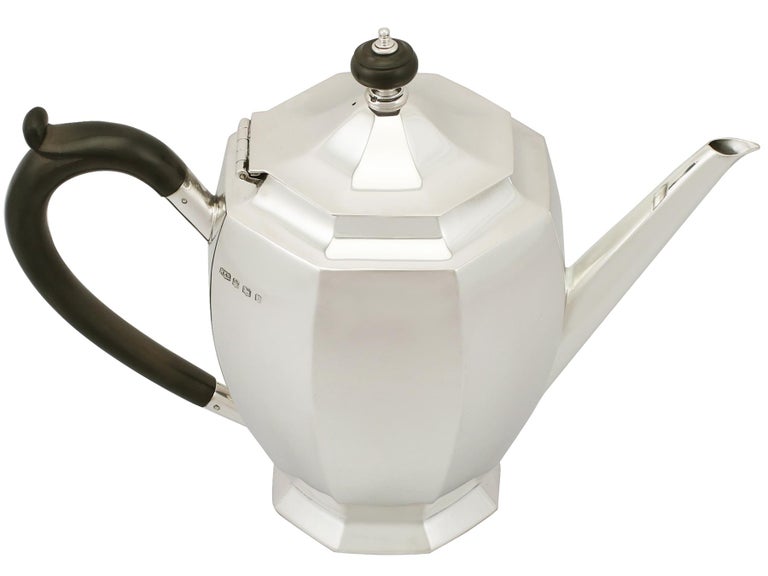 An exceptional, fine and impressive antique George V English sterling silver teapot made by Roberts & Belk Ltd; an addition to our silver teaware collection.

This exceptional antique George V sterling silver teapot has a plain paneled rounded