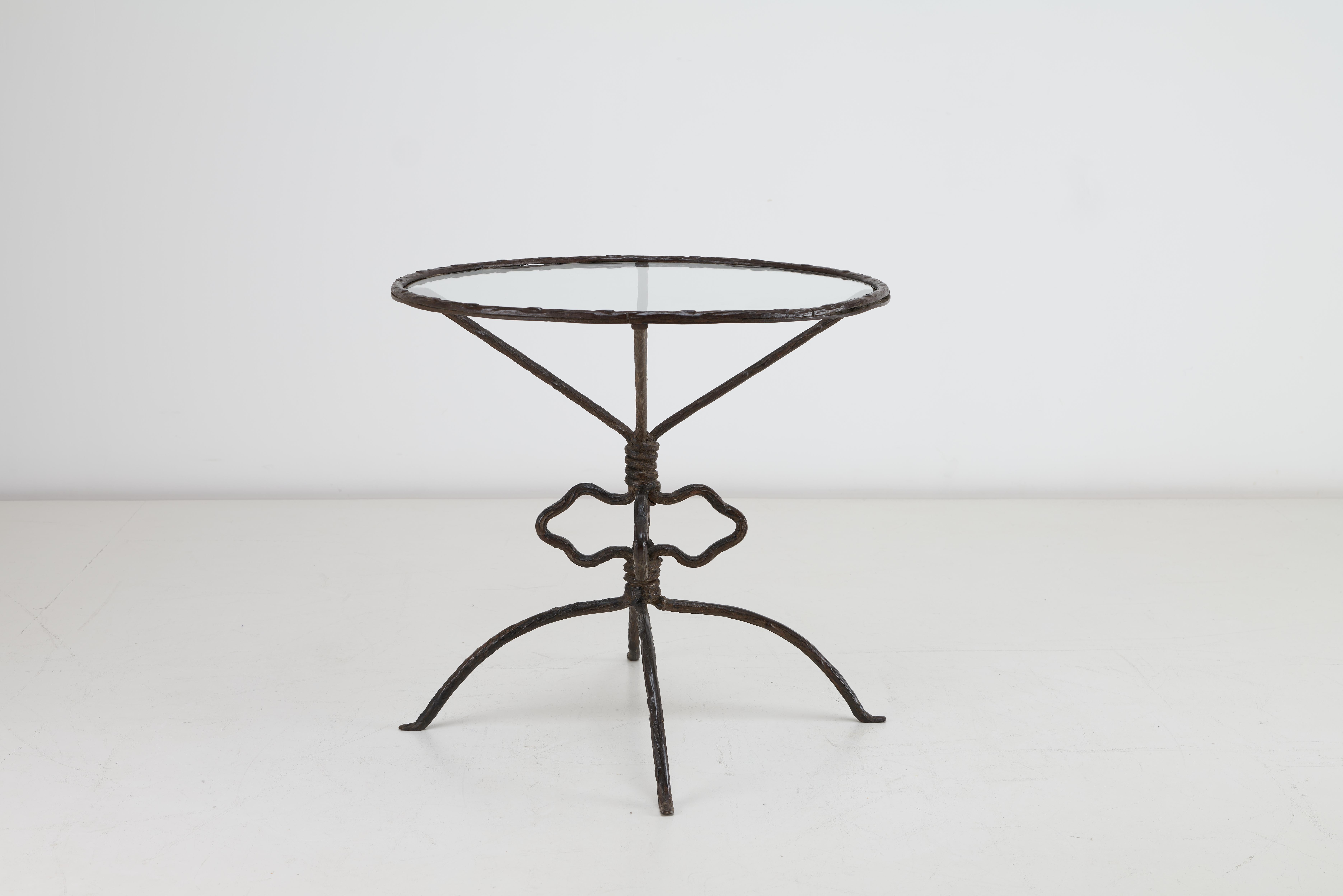 Français Années 1930 A Durenne Foundry  Table d'appoint en fer - Jean-Michel Frank en vente