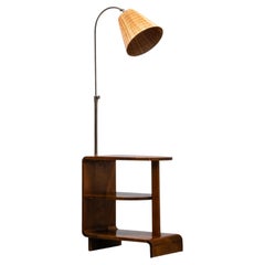 Mesa auxiliar "Apu" de los años 30, de Maija Heikinheimo, con lámpara Taito Oy integrada