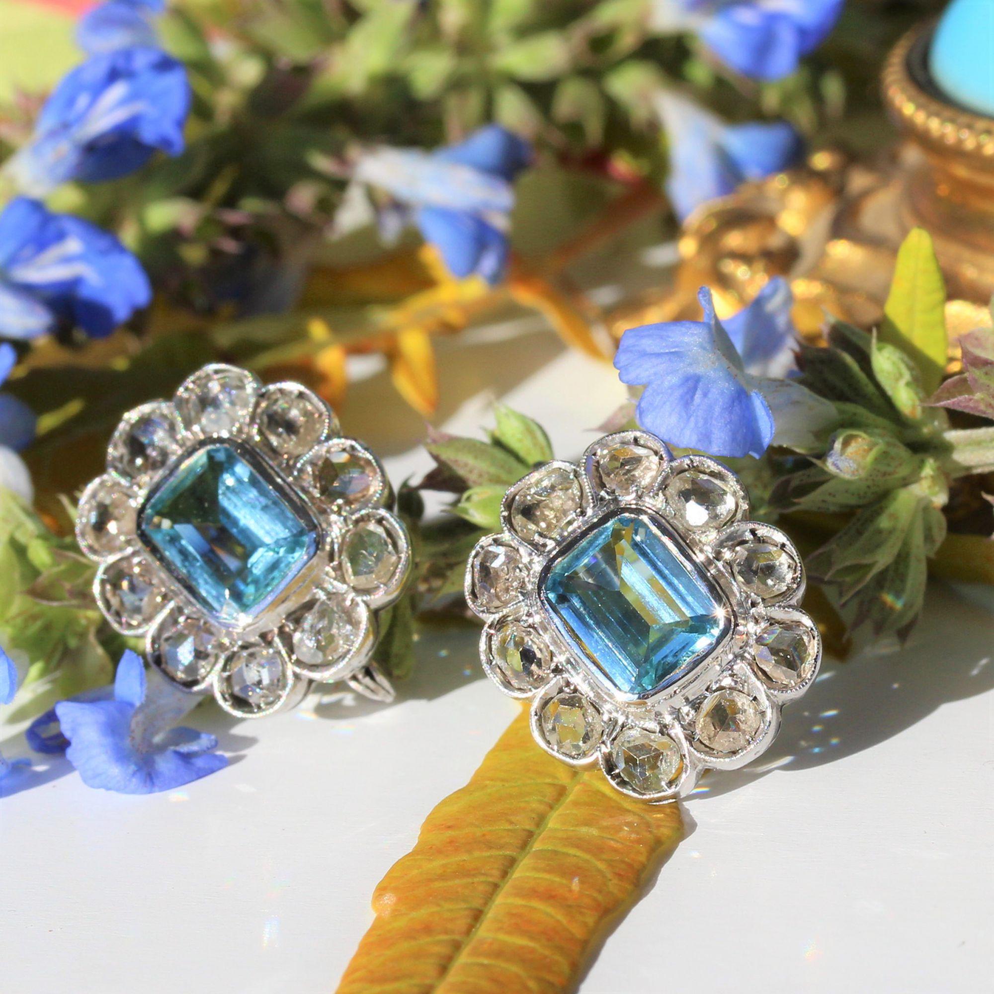 1930s Aquamarine Diamonds 18 Karat White Gold Daisy Stud Earrings In Good Condition For Sale In Poitiers, FR