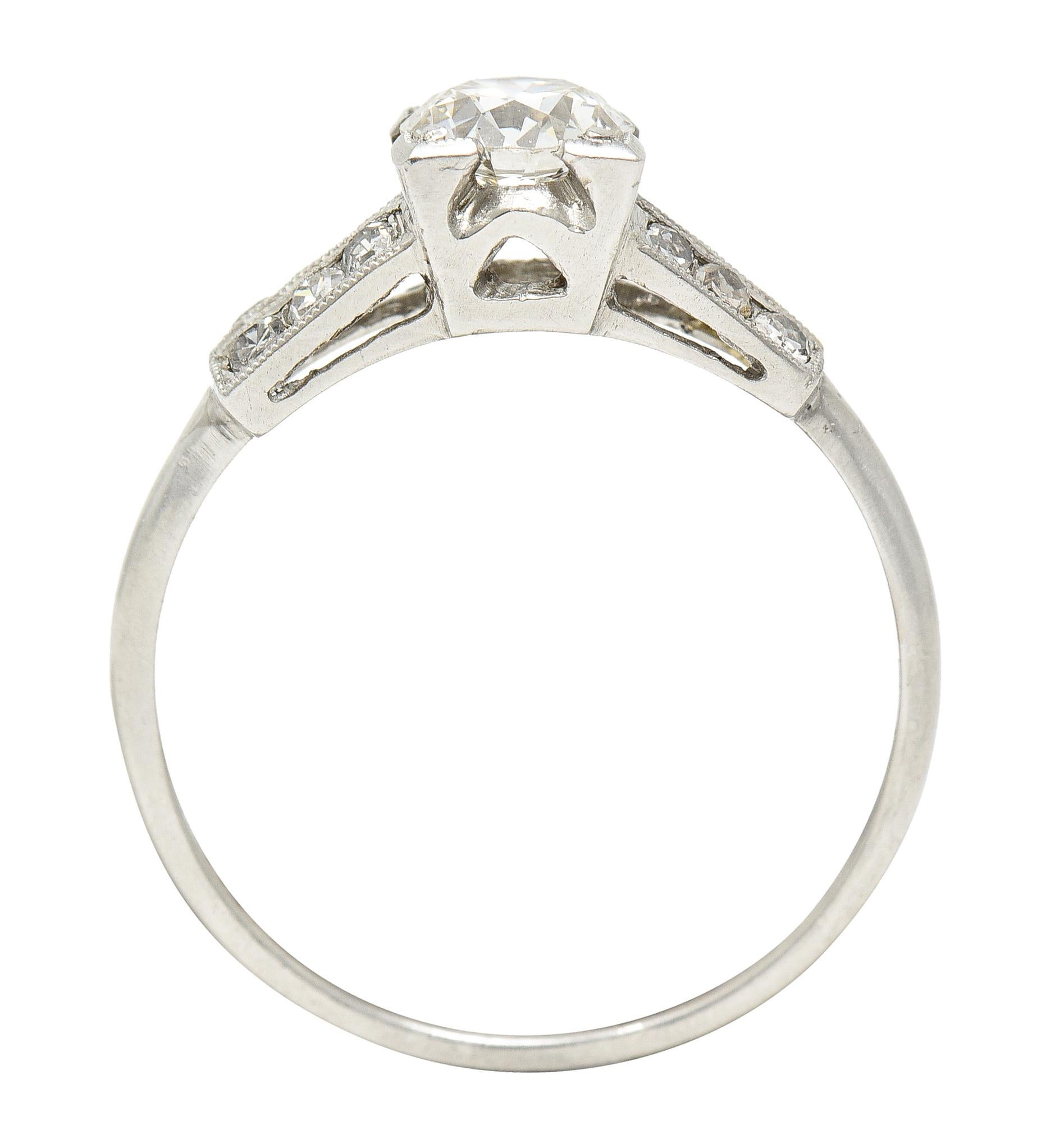 1930er Jahre Art Deco 0,65 Karat alter europäischer Diamant Platin Verlobungsring im Angebot 3