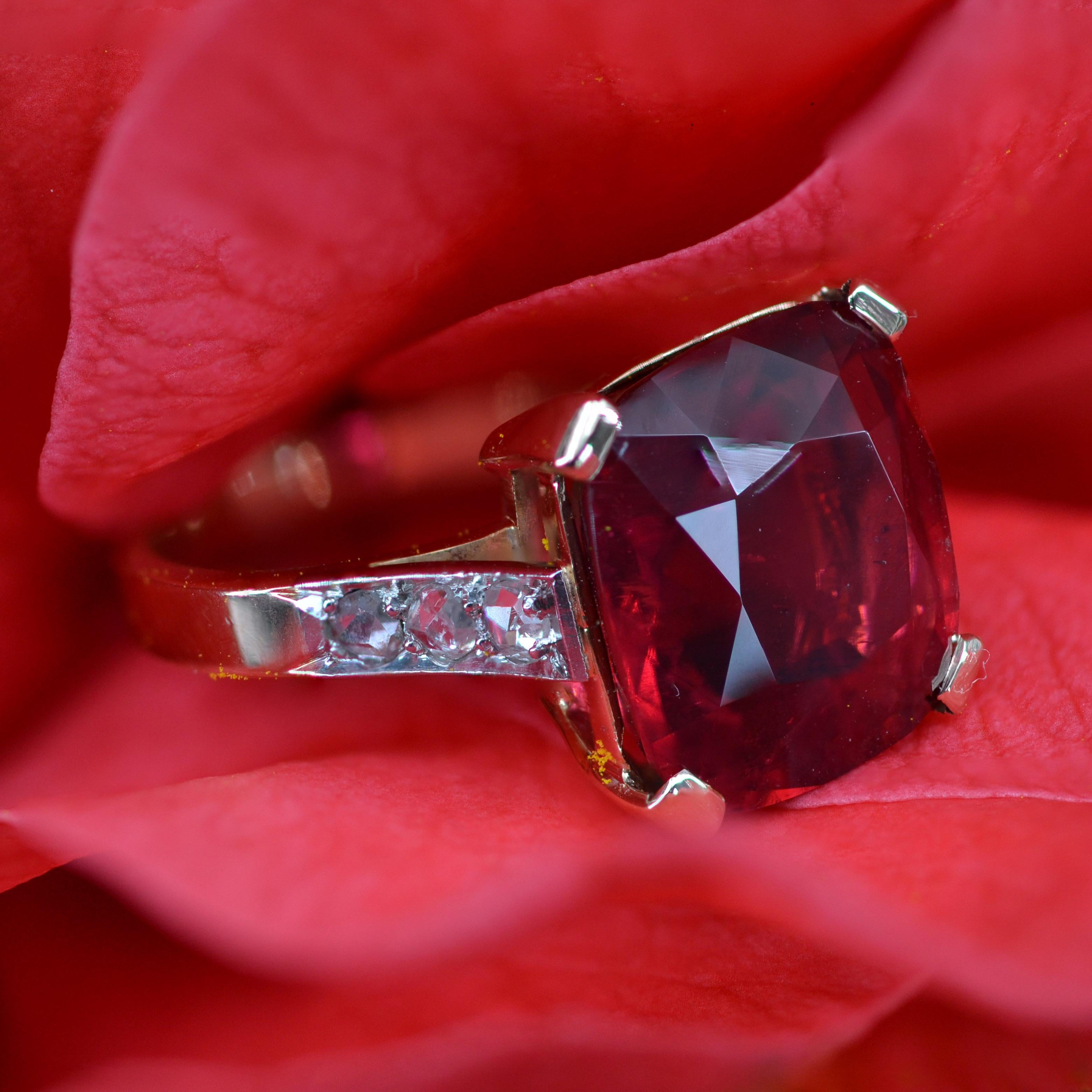 1930s Art Deco 11.70 Carats Cushion Tourmaline Diamonds 18 Karat Rose Gold Ring For Sale 8