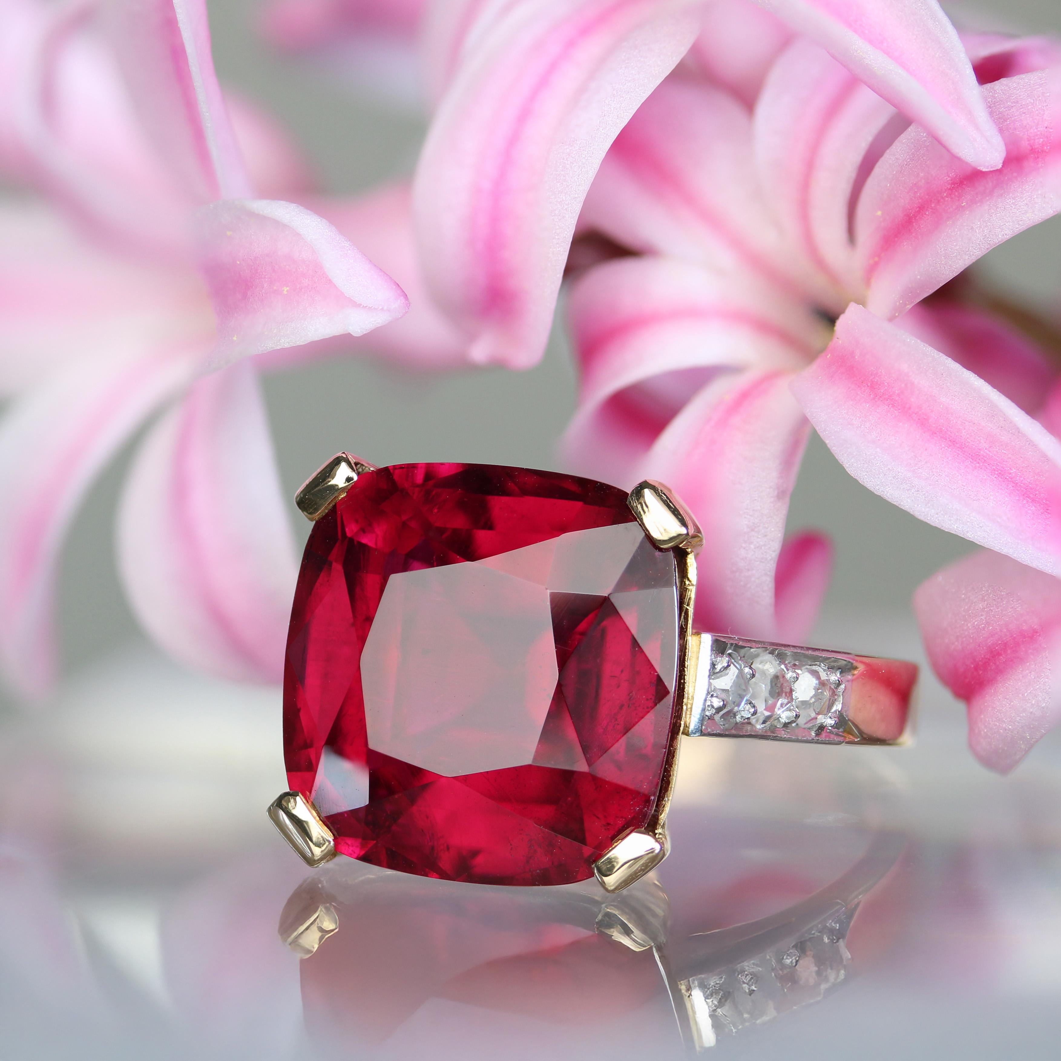 1930s Art Deco 11.70 Carats Cushion Tourmaline Diamonds 18 Karat Rose Gold Ring For Sale 4