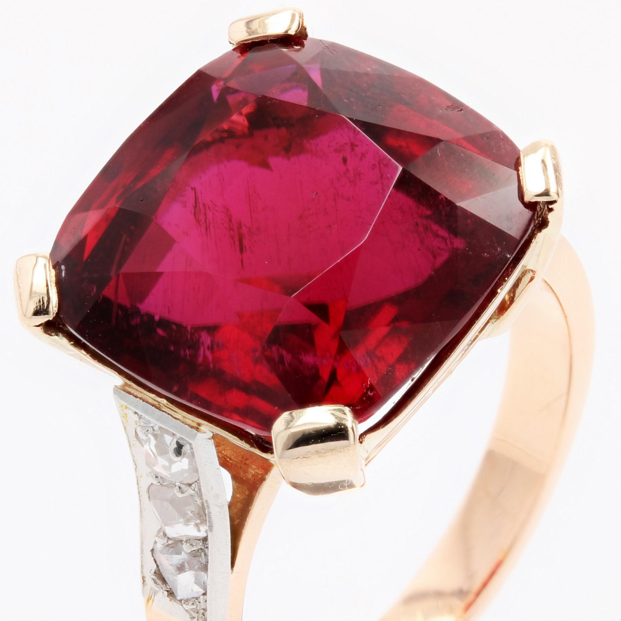 1930s Art Deco 11.70 Carats Cushion Tourmaline Diamonds 18 Karat Rose Gold Ring For Sale 4