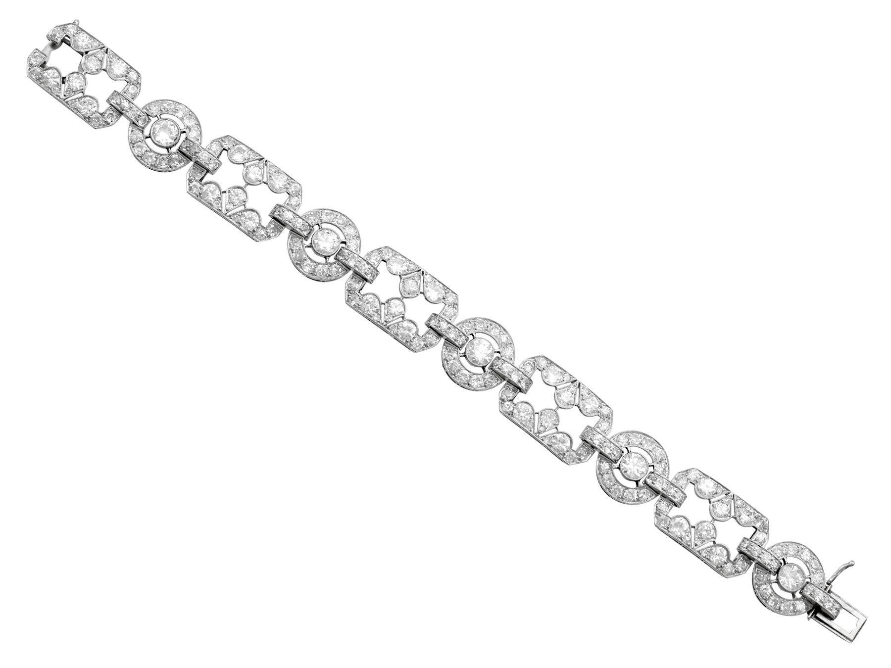 1930s, Art Deco 12.29 Carat Diamond and Platinum Bracelet In Excellent Condition In Jesmond, Newcastle Upon Tyne