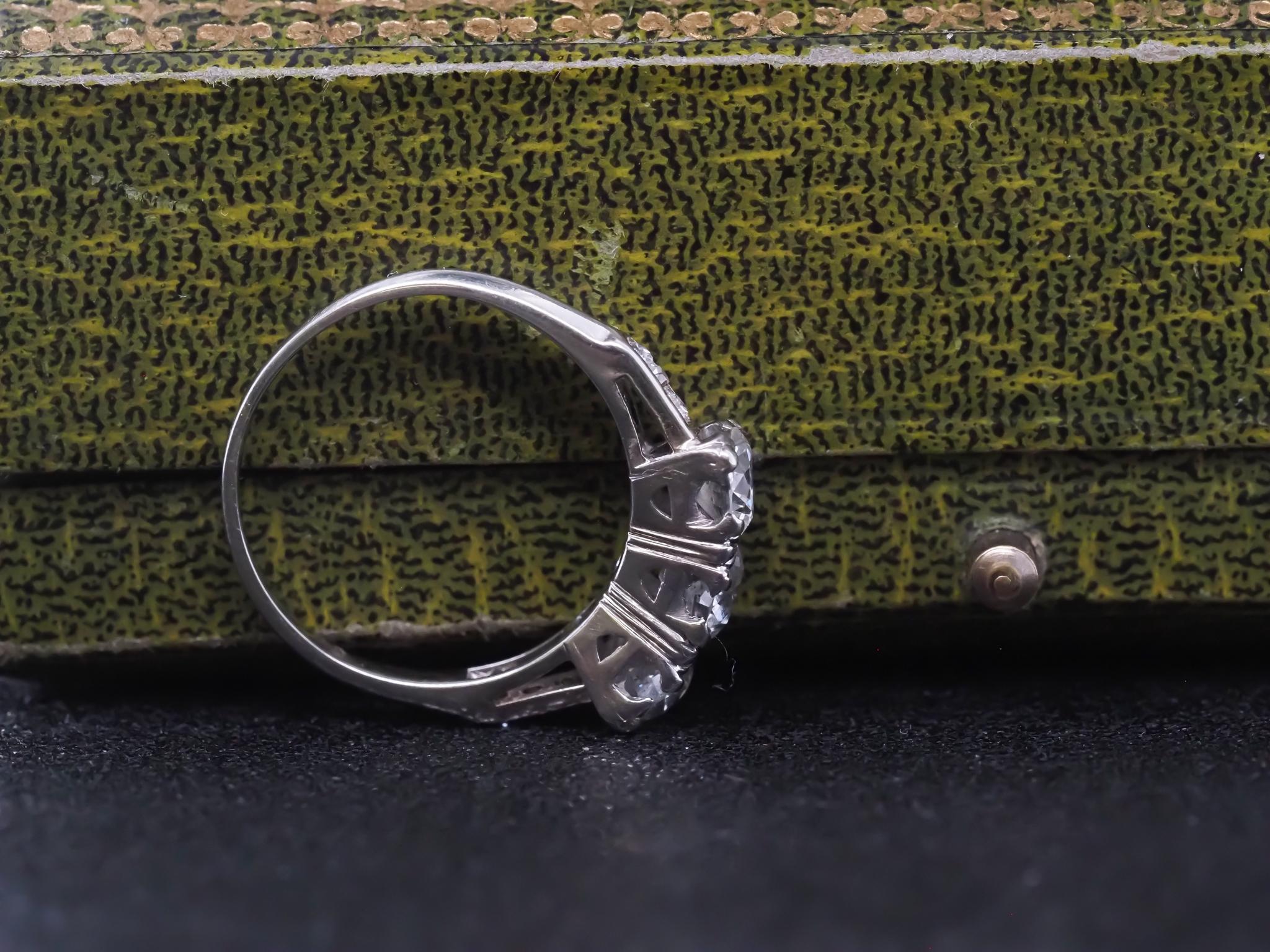 1930s Art Deco 1.50cttw 3 Stone Old European Diamond Ring For Sale 1