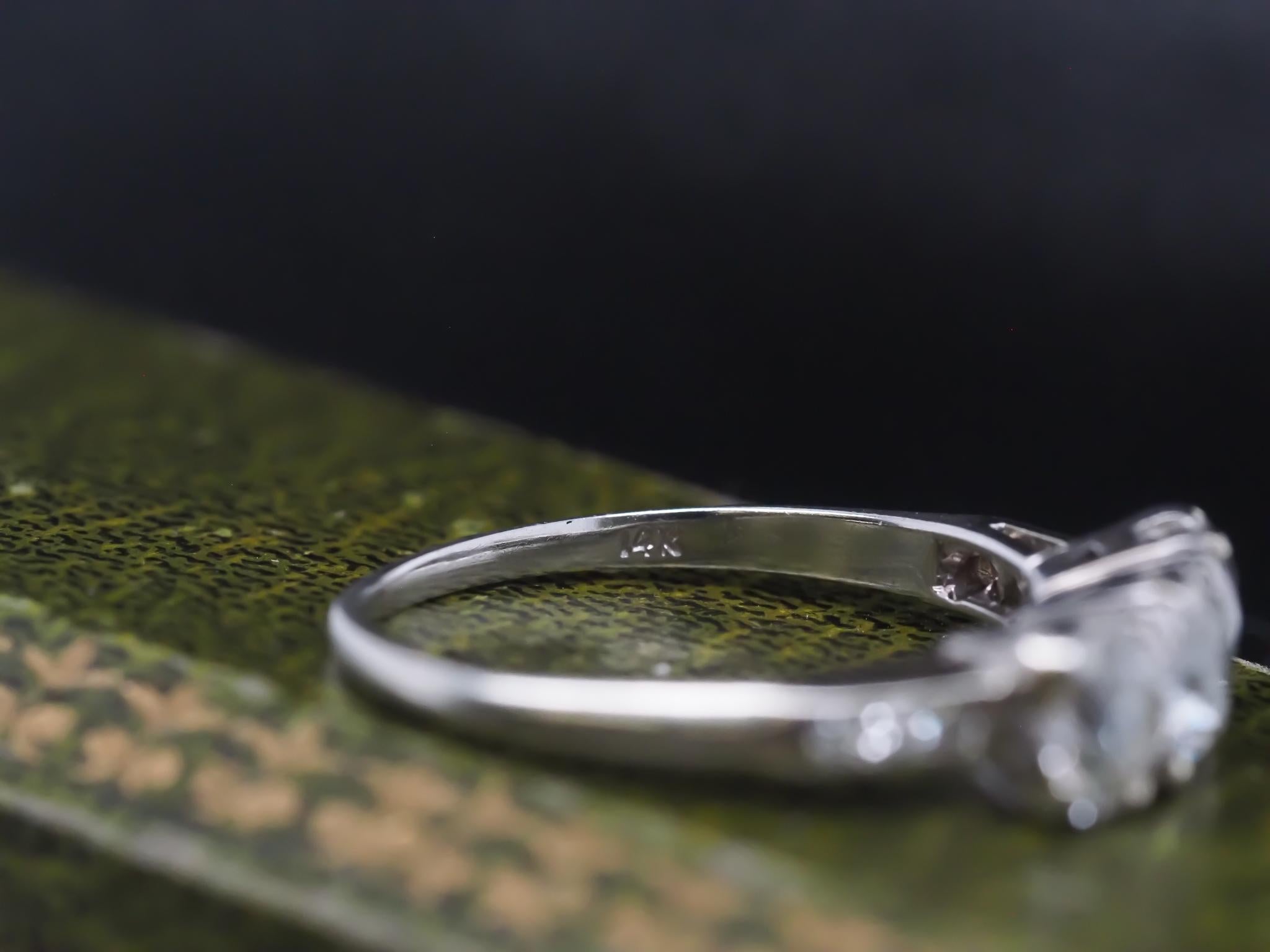 1930s Art Deco 1.50cttw 3 Stone Old European Diamond Ring For Sale 3