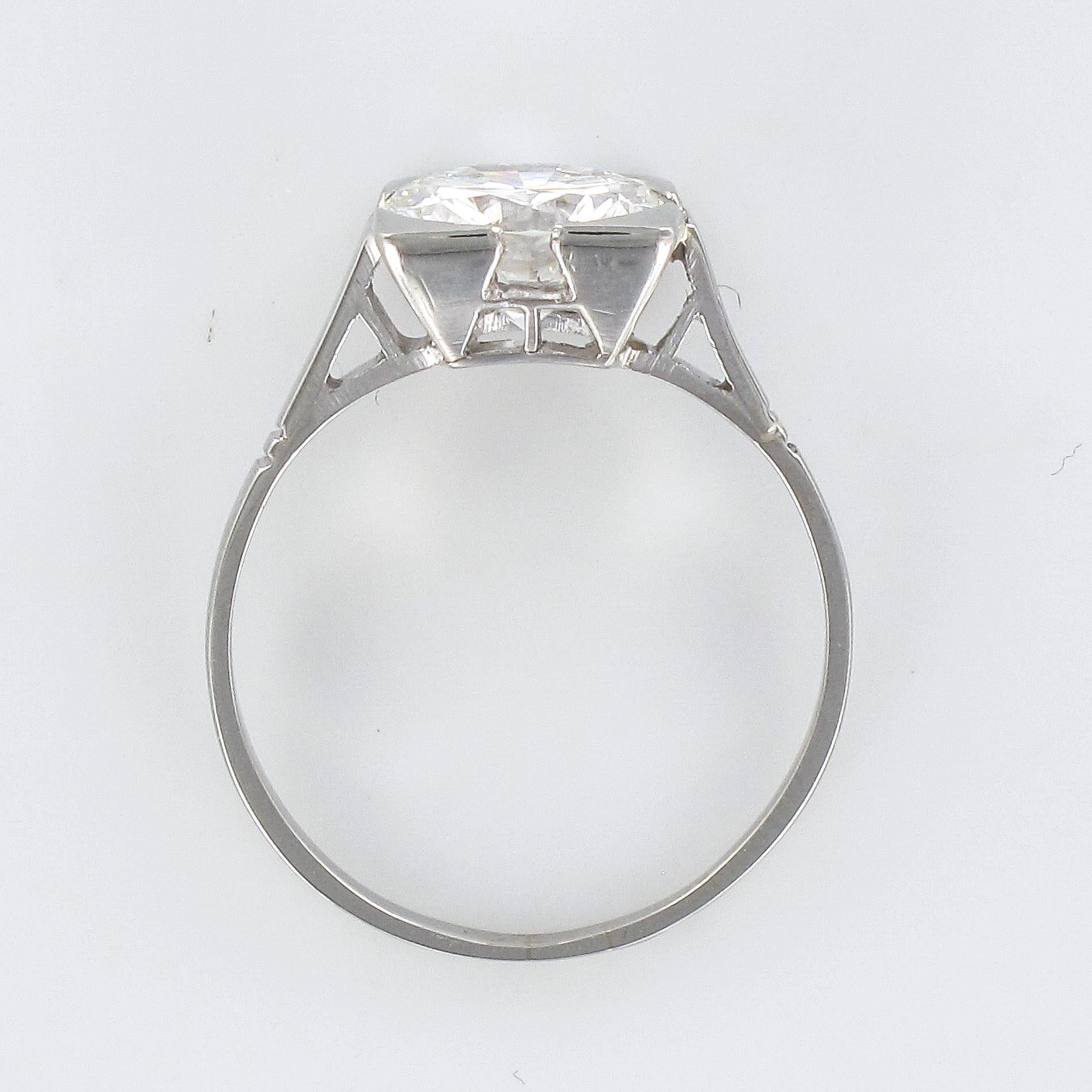 1930s Art Deco 1.78 Carat Diamond 18 Karat Platinum Solitary Ring 10