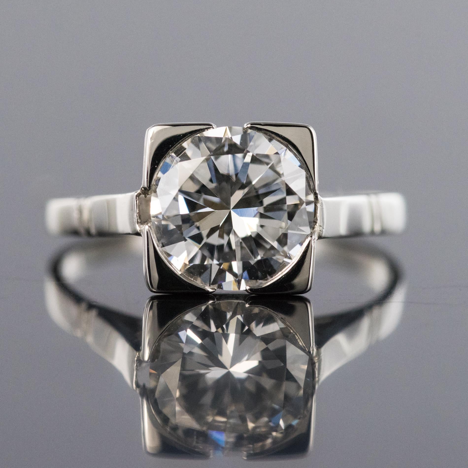 1930s Art Deco 1.78 Carat Diamond 18 Karat Platinum Solitary Ring In Excellent Condition In Poitiers, FR
