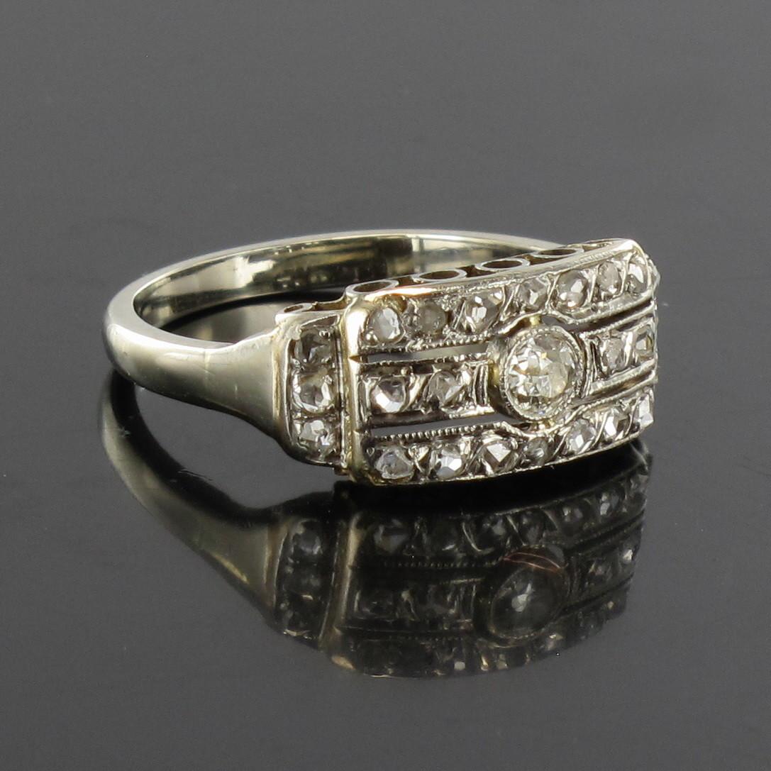 1930s Art Deco 18 Karat White Gold Diamond Ring In Good Condition In Poitiers, FR