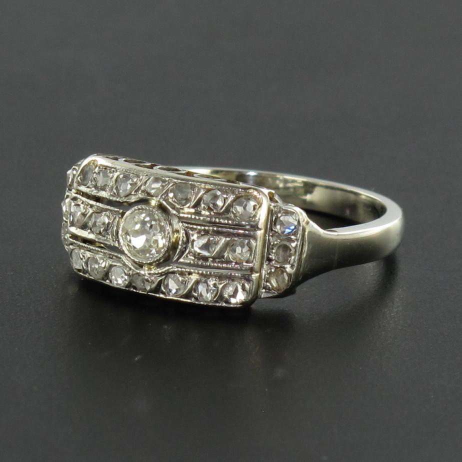 1930s Art Deco 18 Karat White Gold Diamond Ring 4