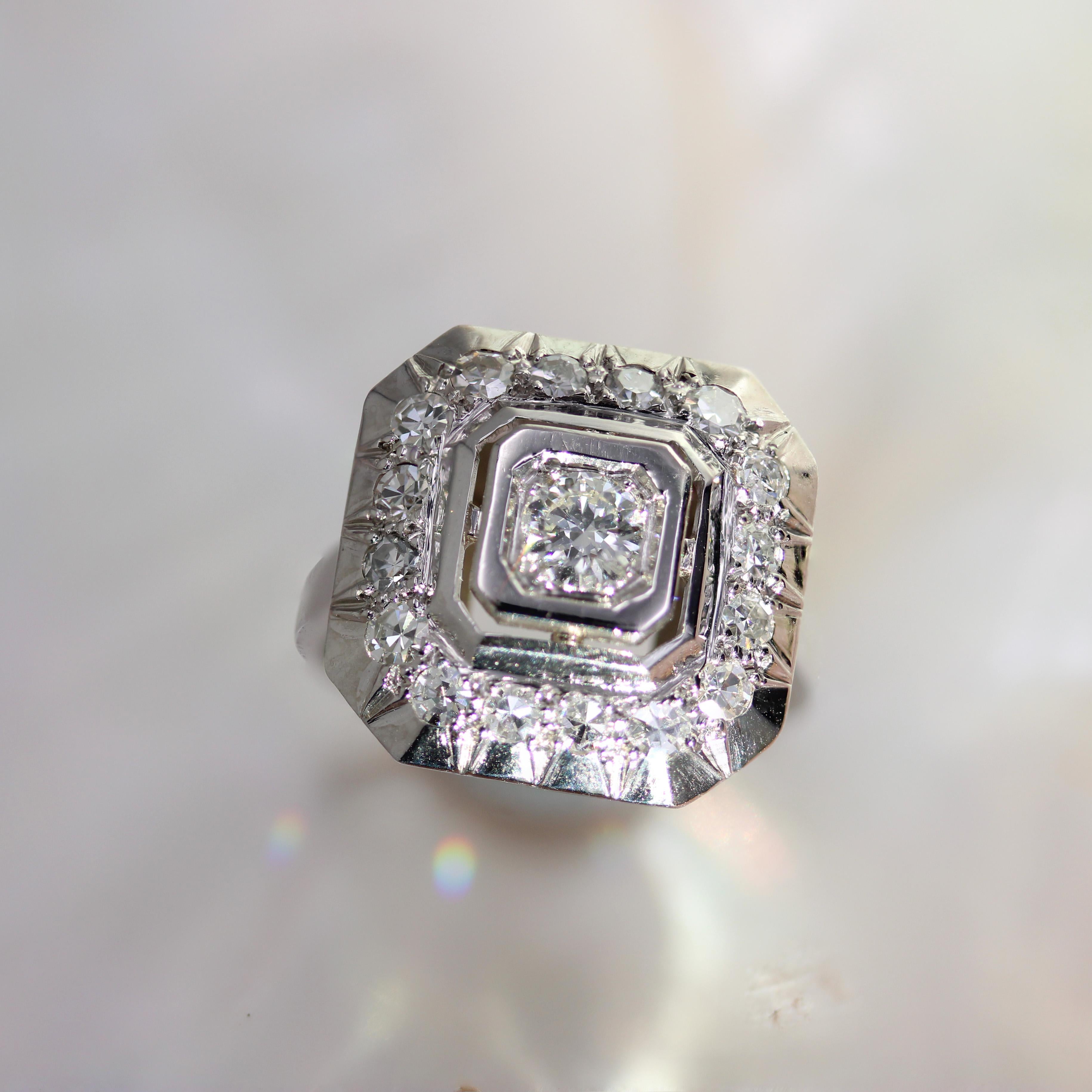 1930s Art Deco 18 Karat White Gold Diamond Squarred Ring For Sale 5