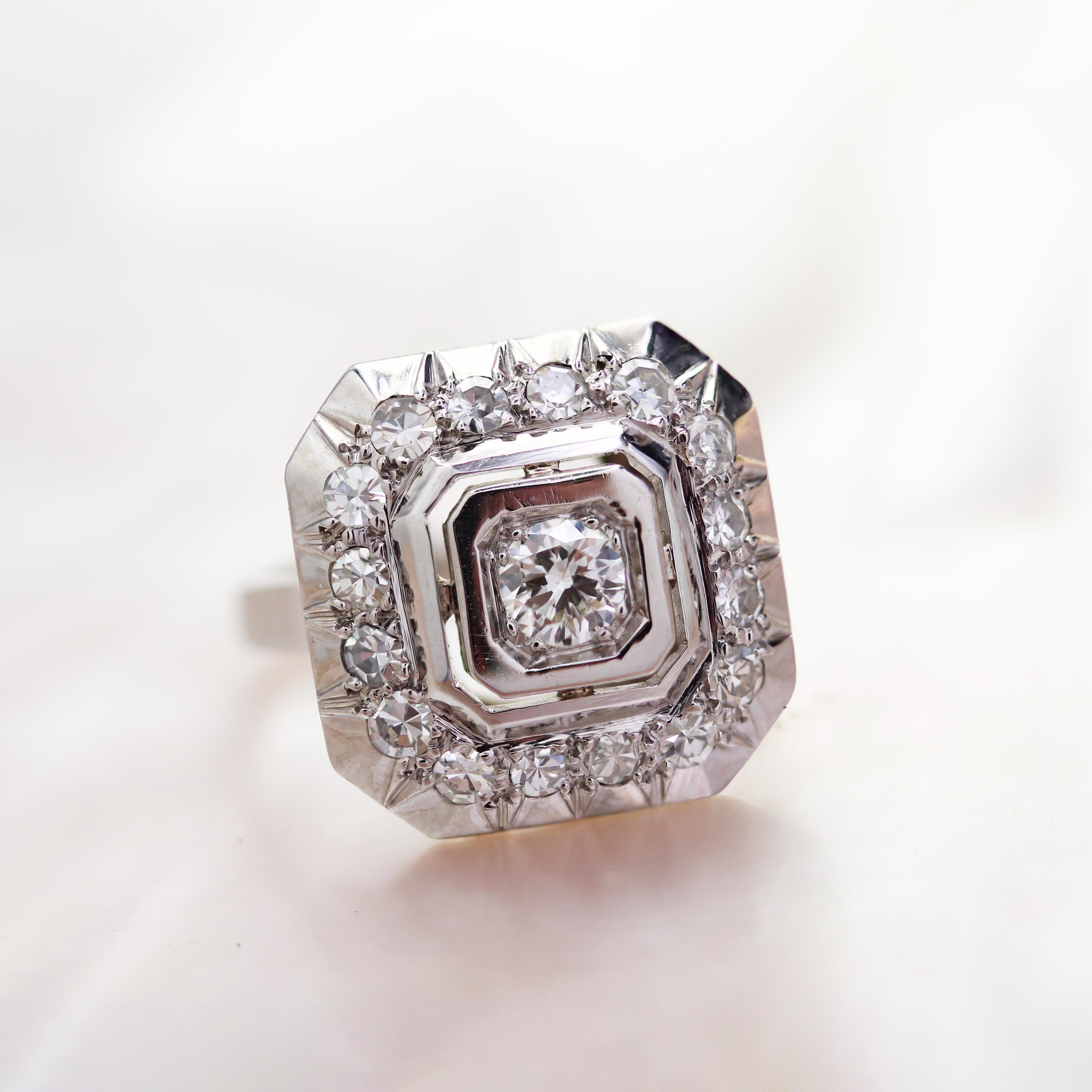 Brilliant Cut 1930s Art Deco 18 Karat White Gold Diamond Squarred Ring For Sale