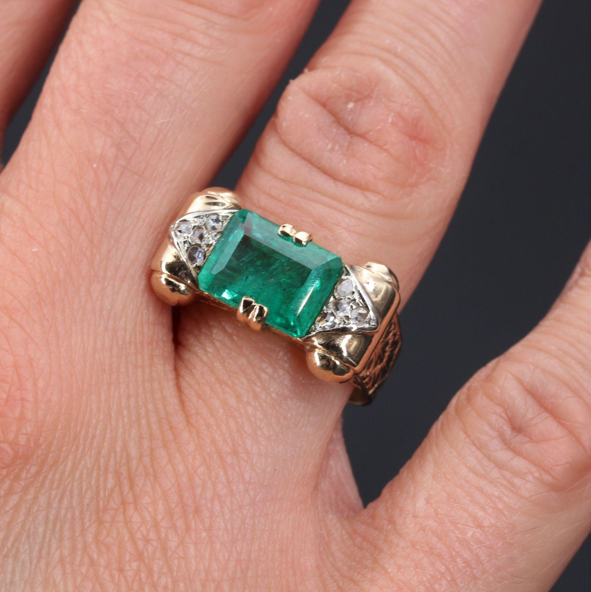 1930s Art Deco 3 Carat Emerald Diamonds 18 Karat Rose Gold Ring For Sale 2