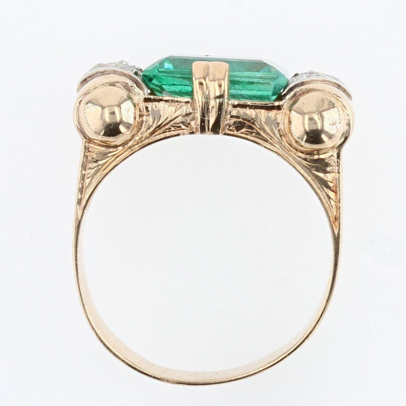 1930s Art Deco 3 Carat Emerald Diamonds 18 Karat Rose Gold Ring For Sale 3