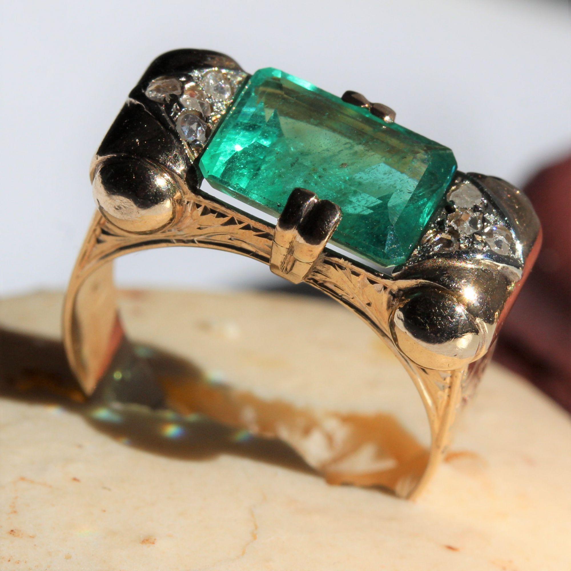 1930s Art Deco 3 Carat Emerald Diamonds 18 Karat Rose Gold Ring For Sale 5