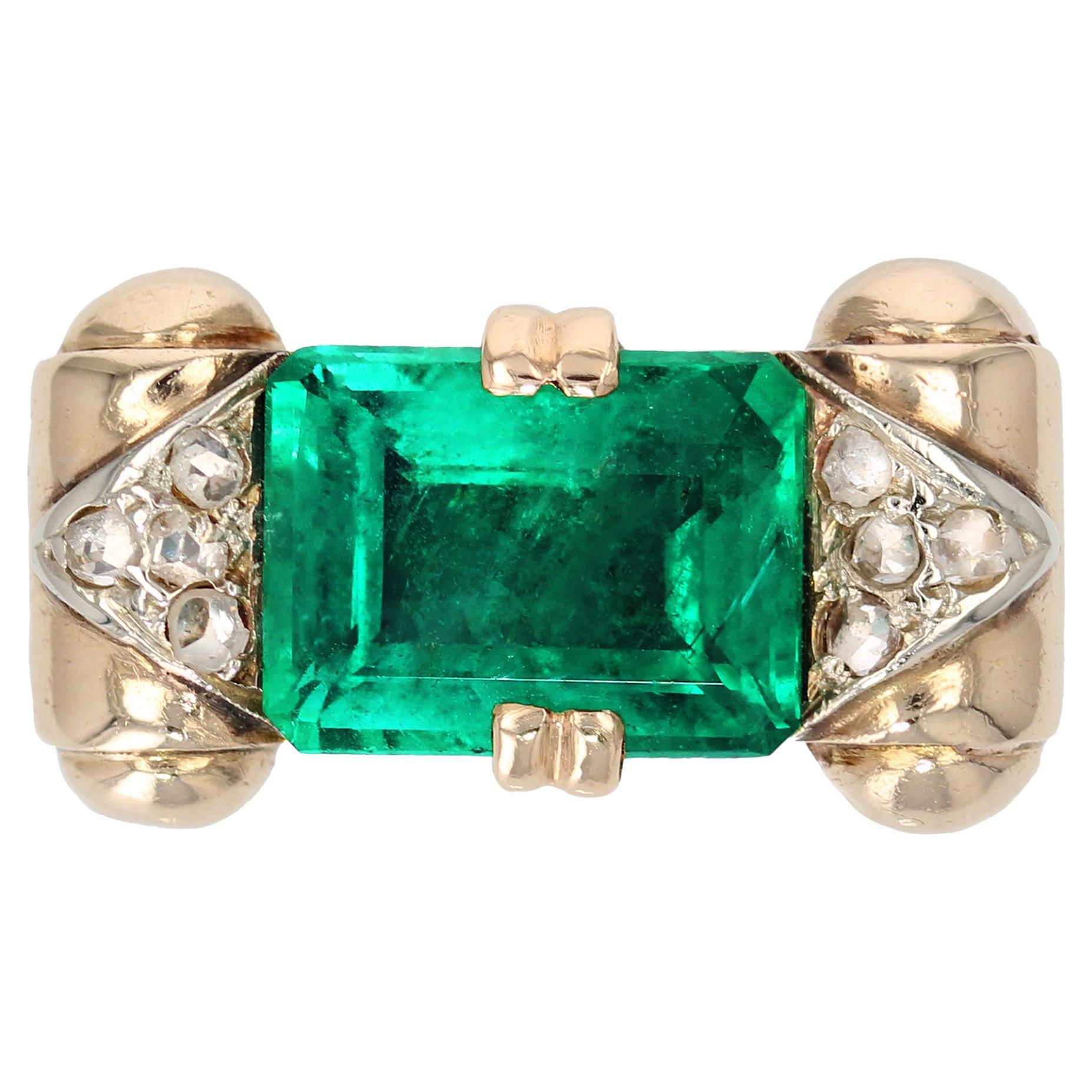 1930s Art Deco 3 Carat Emerald Diamonds 18 Karat Rose Gold Ring For Sale