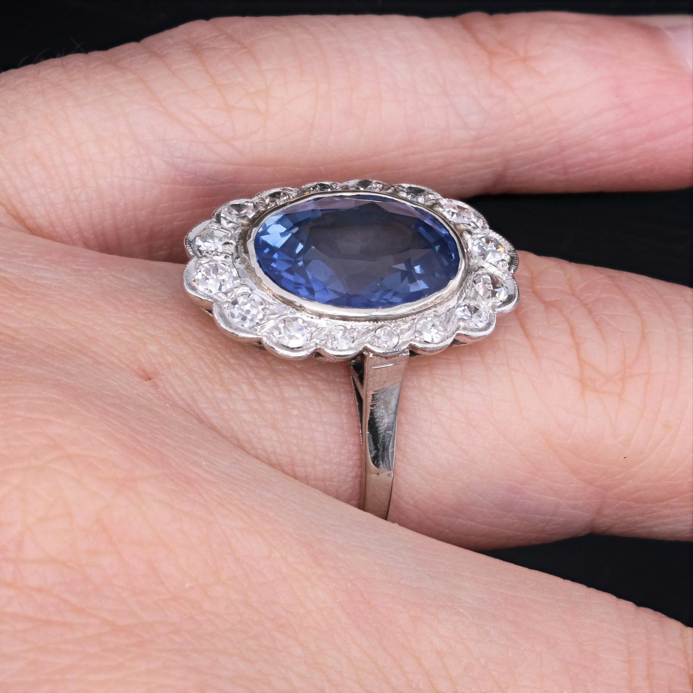 1930s Art Deco 5.80 Carat Sapphire Diamonds Platinum 18 Karat White Gold Ring For Sale 5