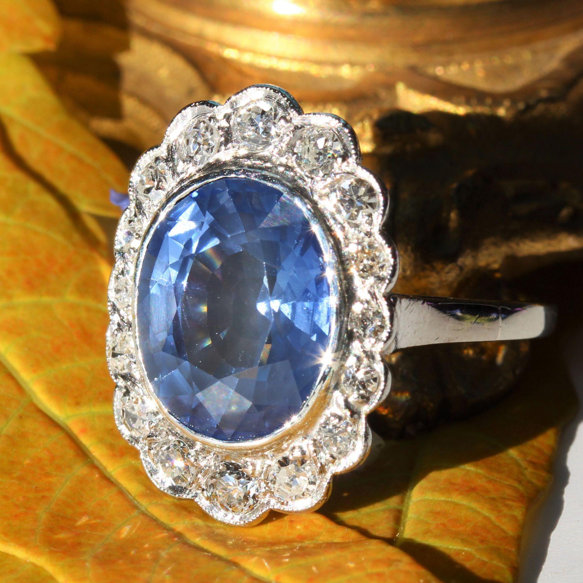 1930s Art Deco 5.80 Carat Sapphire Diamonds Platinum 18 Karat White Gold Ring For Sale 8