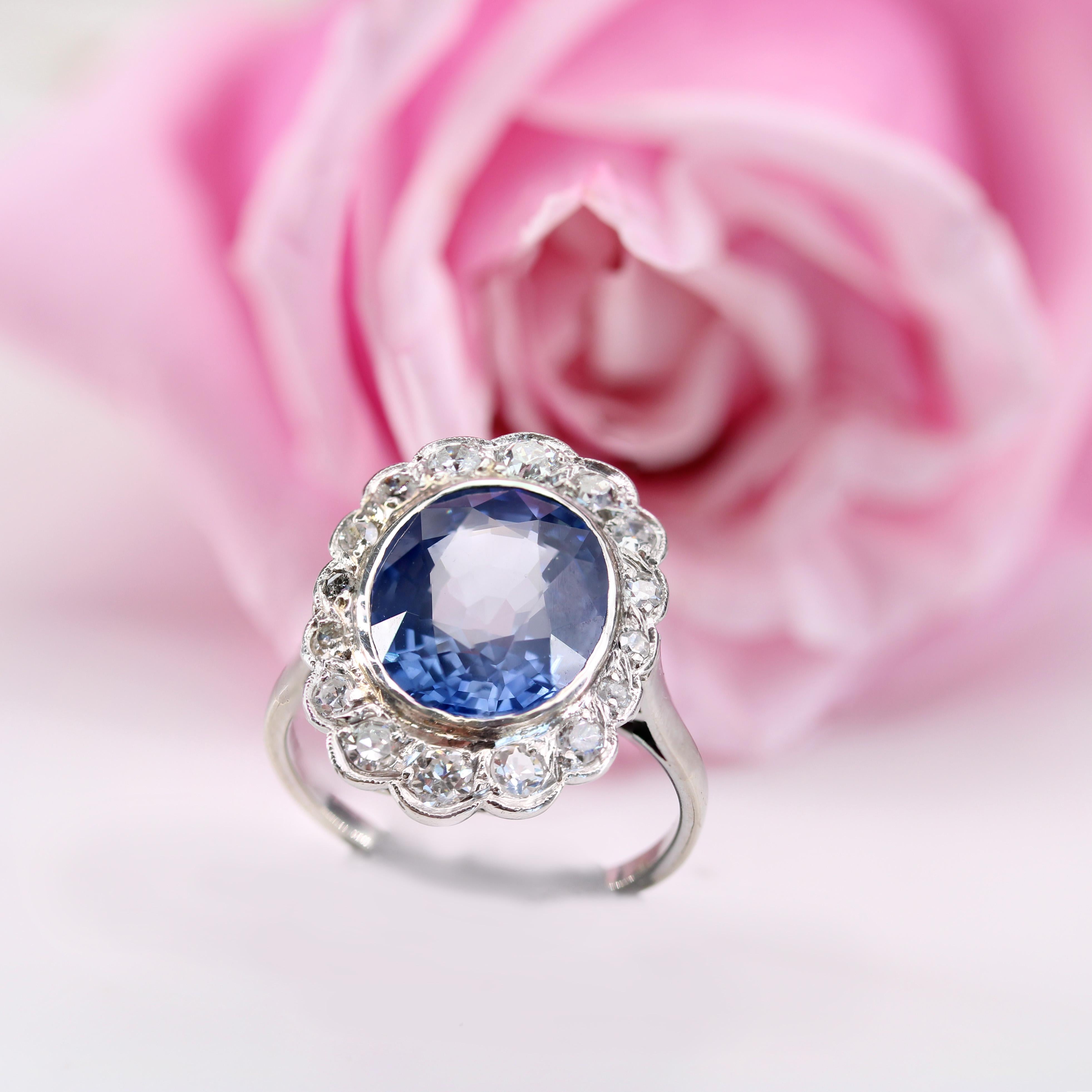 1930s Art Deco 5.80 Carat Sapphire Diamonds Platinum 18 Karat White Gold Ring For Sale 3