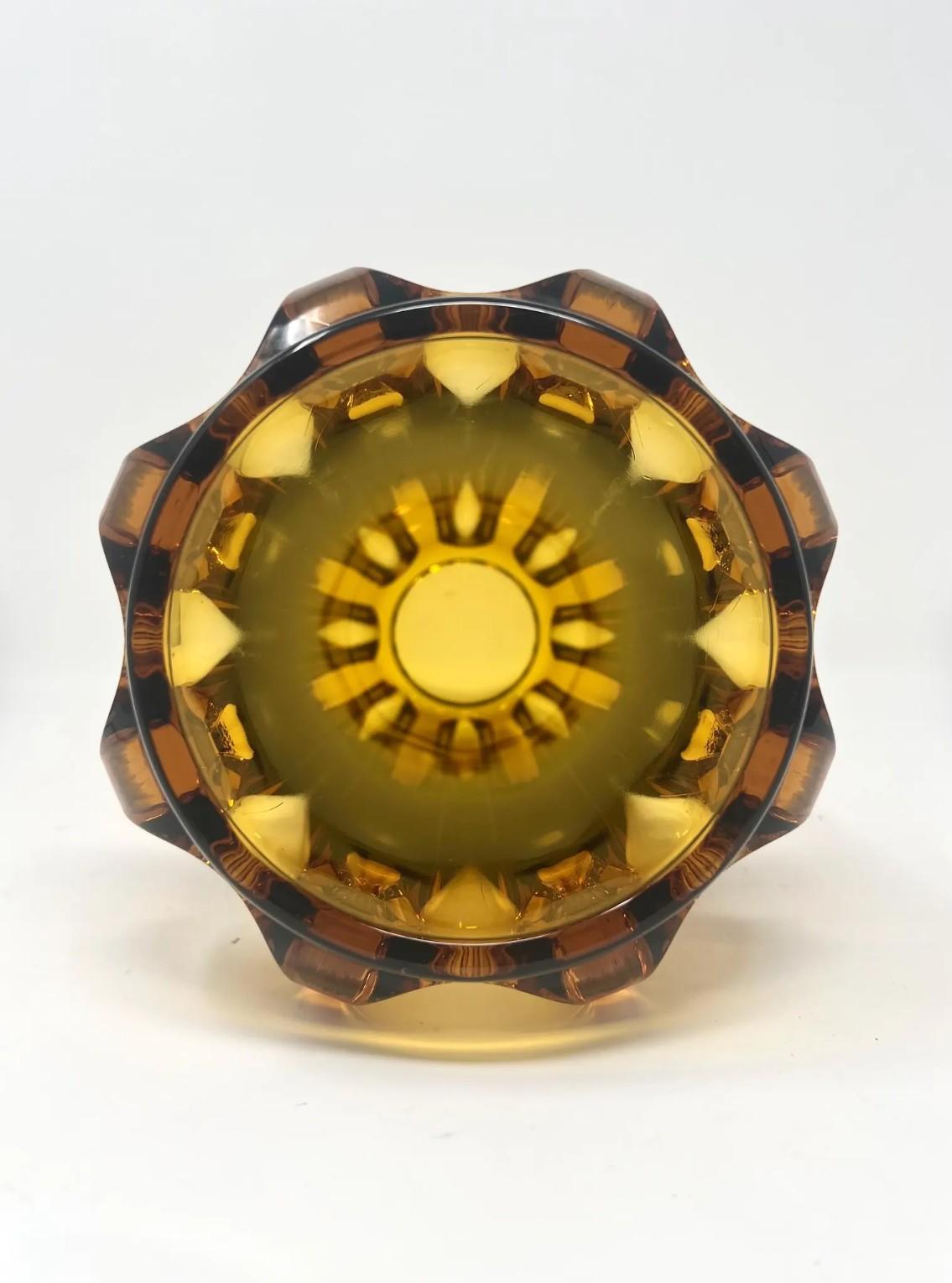 1930s Art Deco Amber Glass Vase by Rudolf Schrötter for Moser Art Decó en venta
