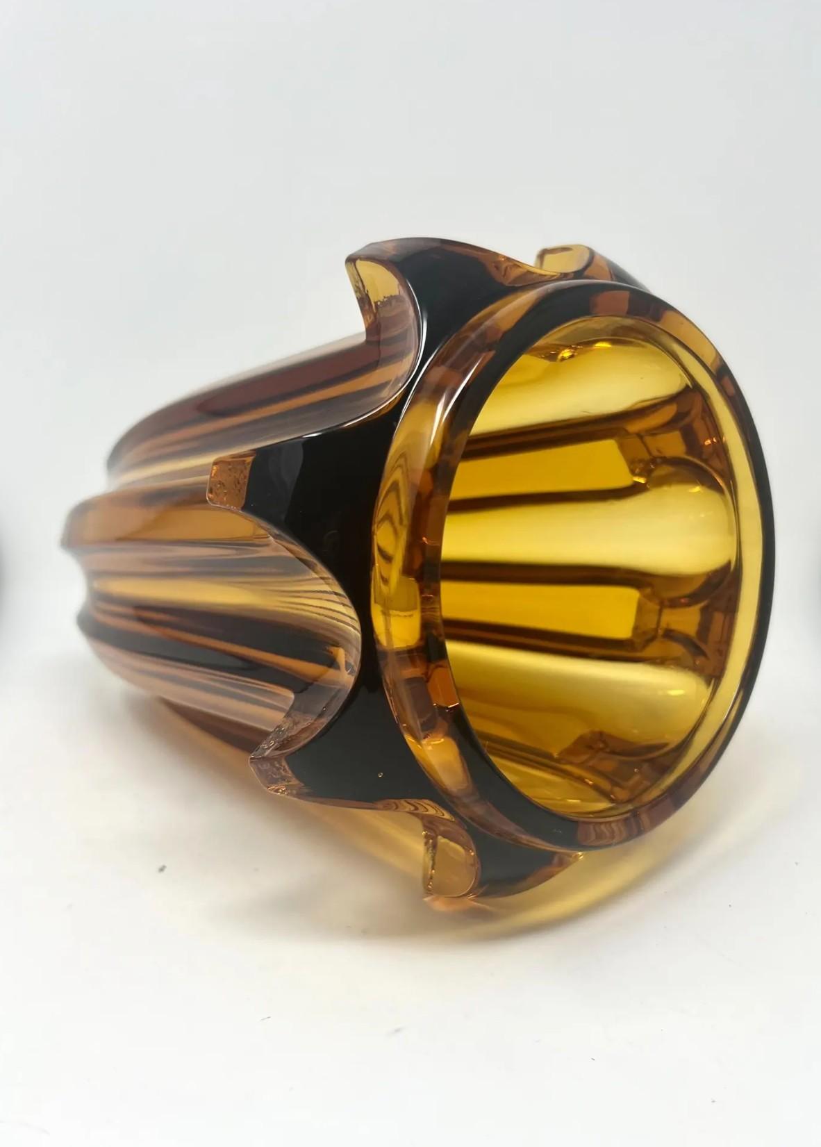 1930s Art Deco Amber Glass Vase by Rudolf Schrötter for Moser Checo en venta