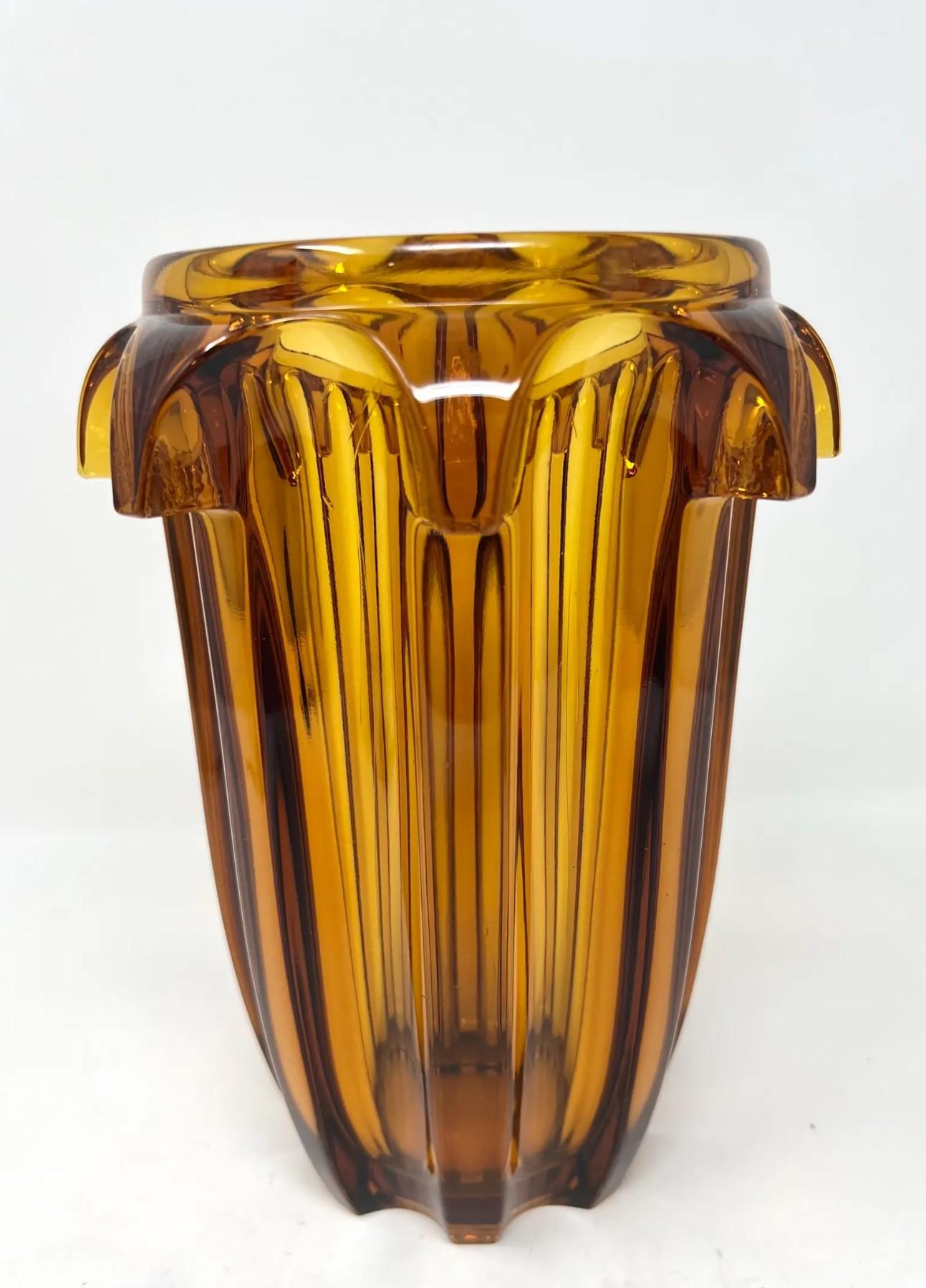 1930s Art Deco Amber Glass Vase by Rudolf Schrötter for Moser Vidrio en venta
