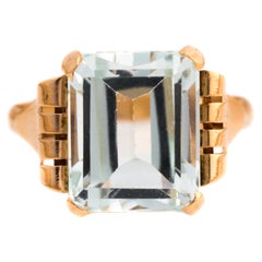 1930s Art Deco Aquamarine and 18 Karat Rose Gold Ring