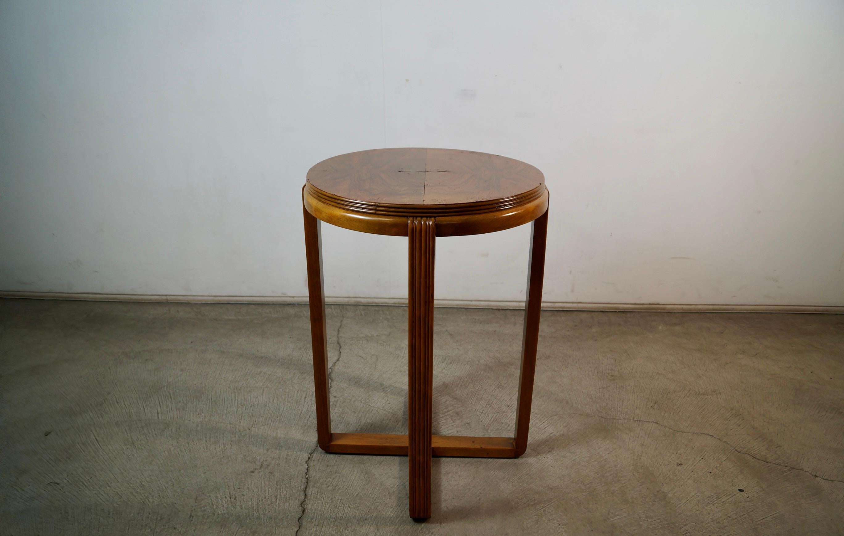 1930's Art Deco Architektonische Wurzelholz Beistelltisch / Pedestal (Holz) im Angebot